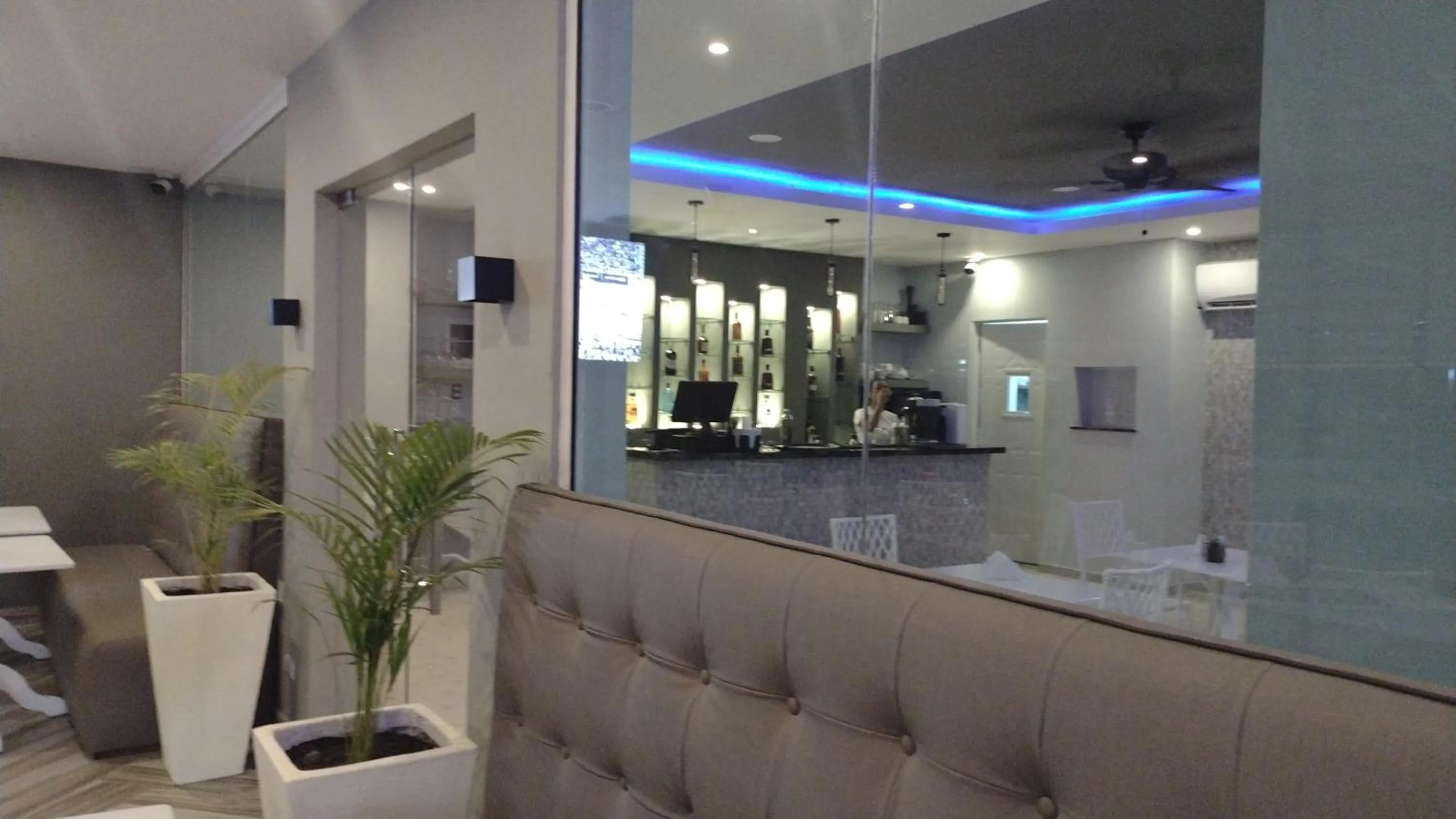 Restaurant/places to eat in Plaza Coral Hotel