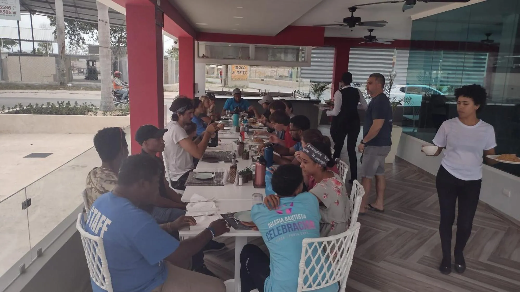 Restaurant/places to eat in Plaza Coral Hotel