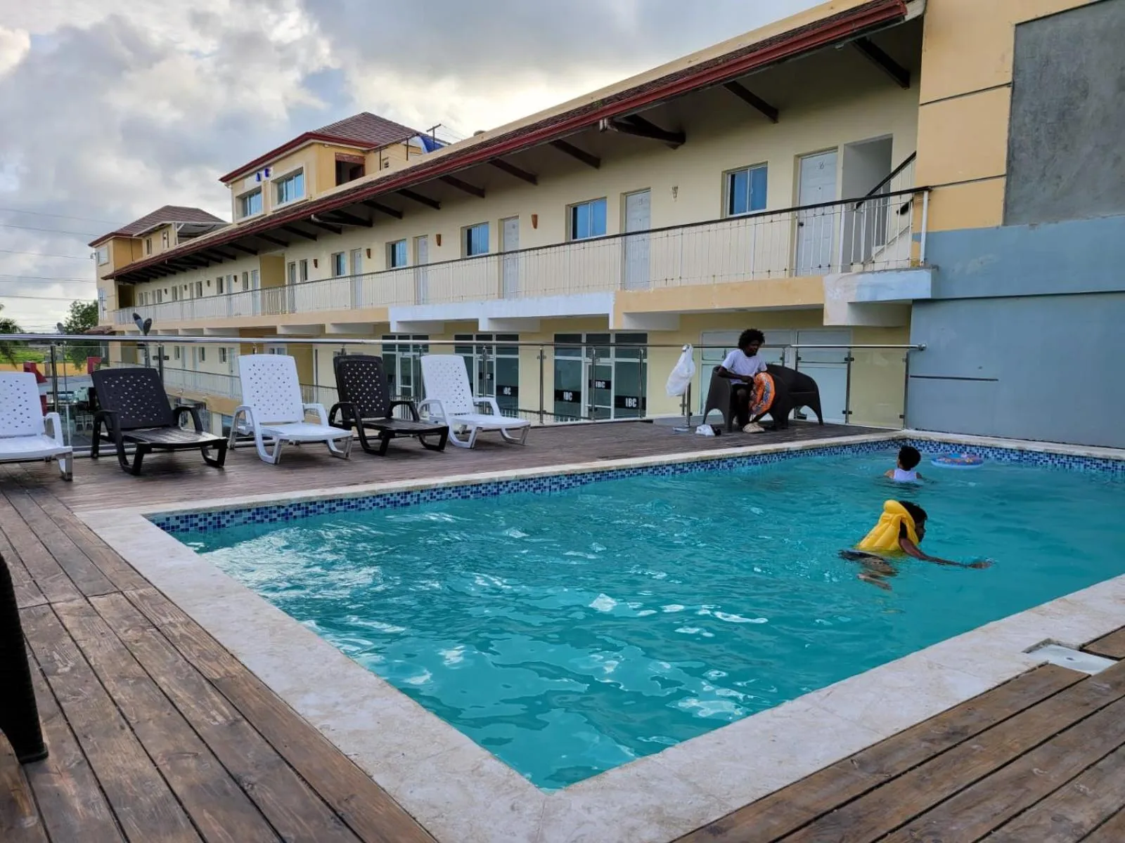 Swimming pool in Plaza Coral Hotel