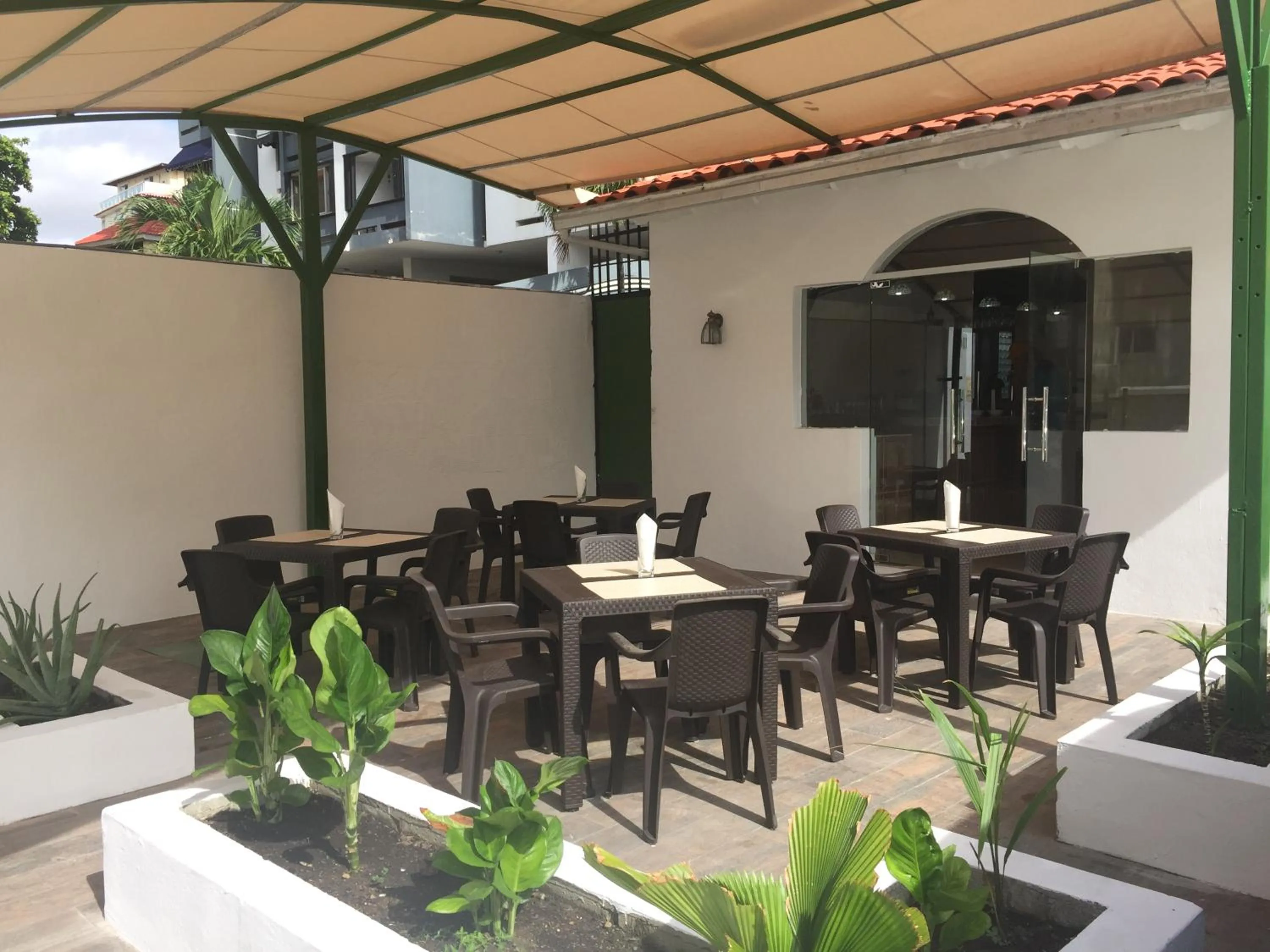 Restaurant/places to eat in Hotel Santander SD