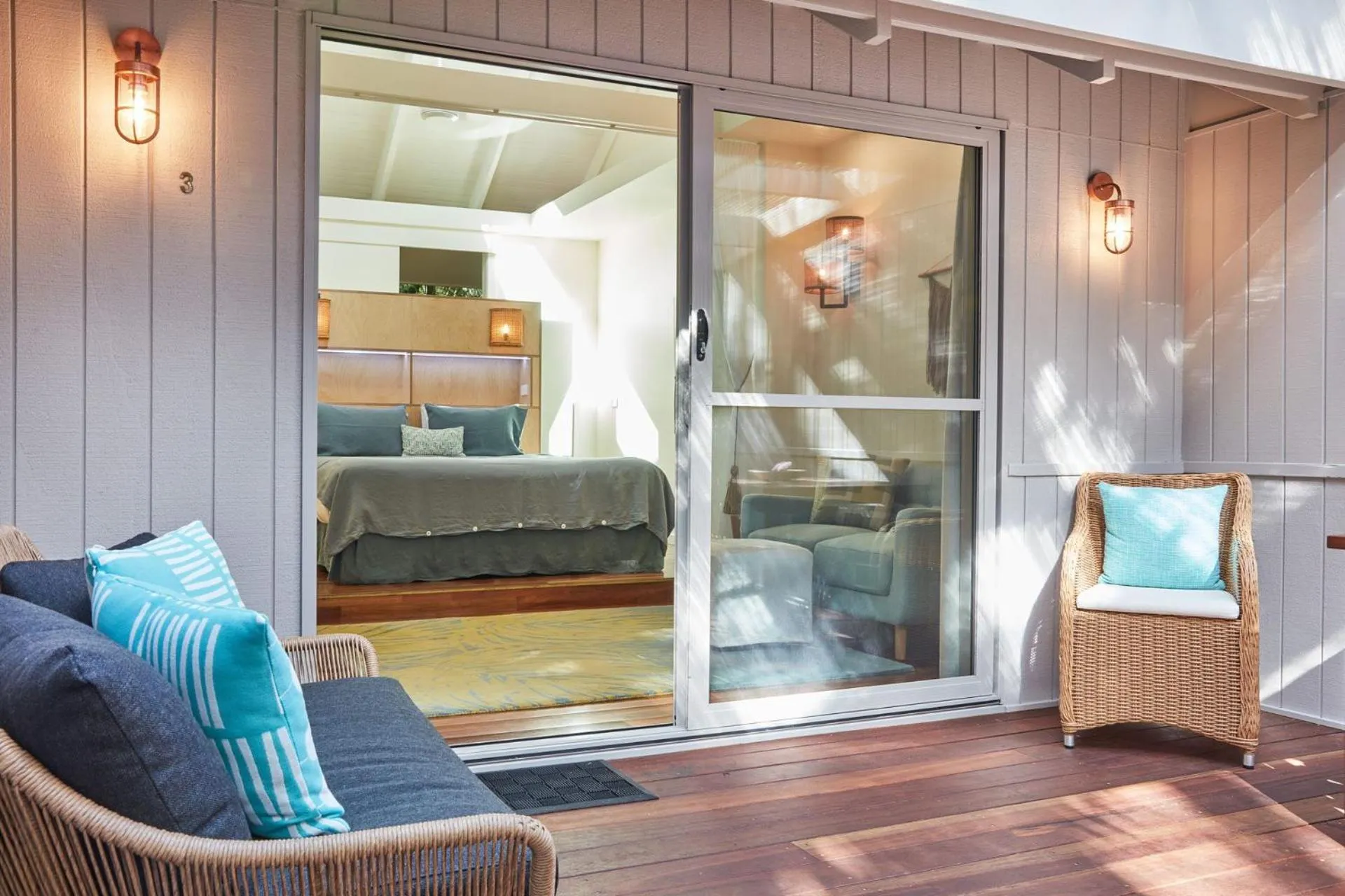 Property building, Bed in Arajilla Retreat