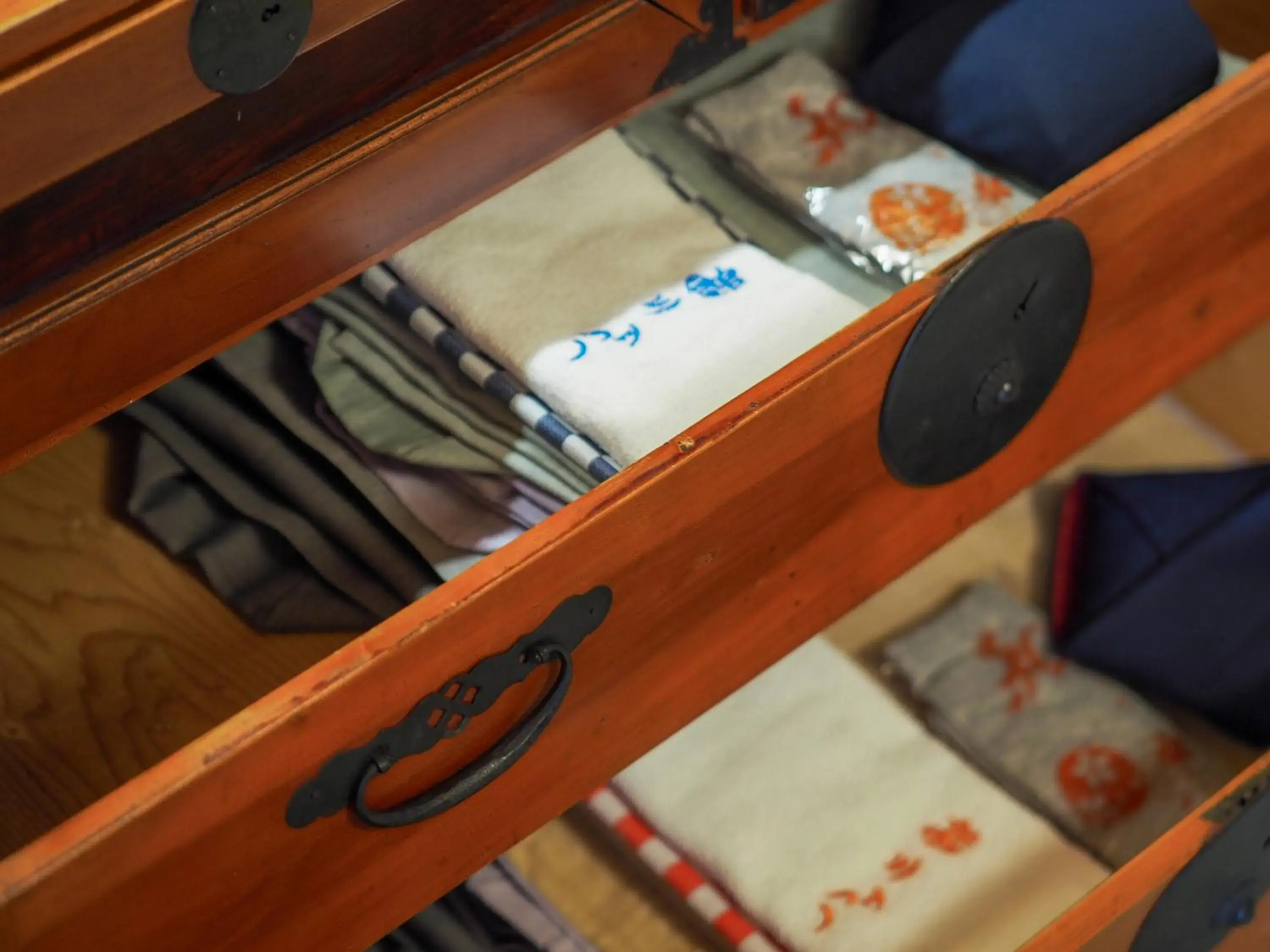 wardrobe, Bed in Yatsusankan Over 6 years old wardrobe, Bed in Yatsusankan Over 6 years old