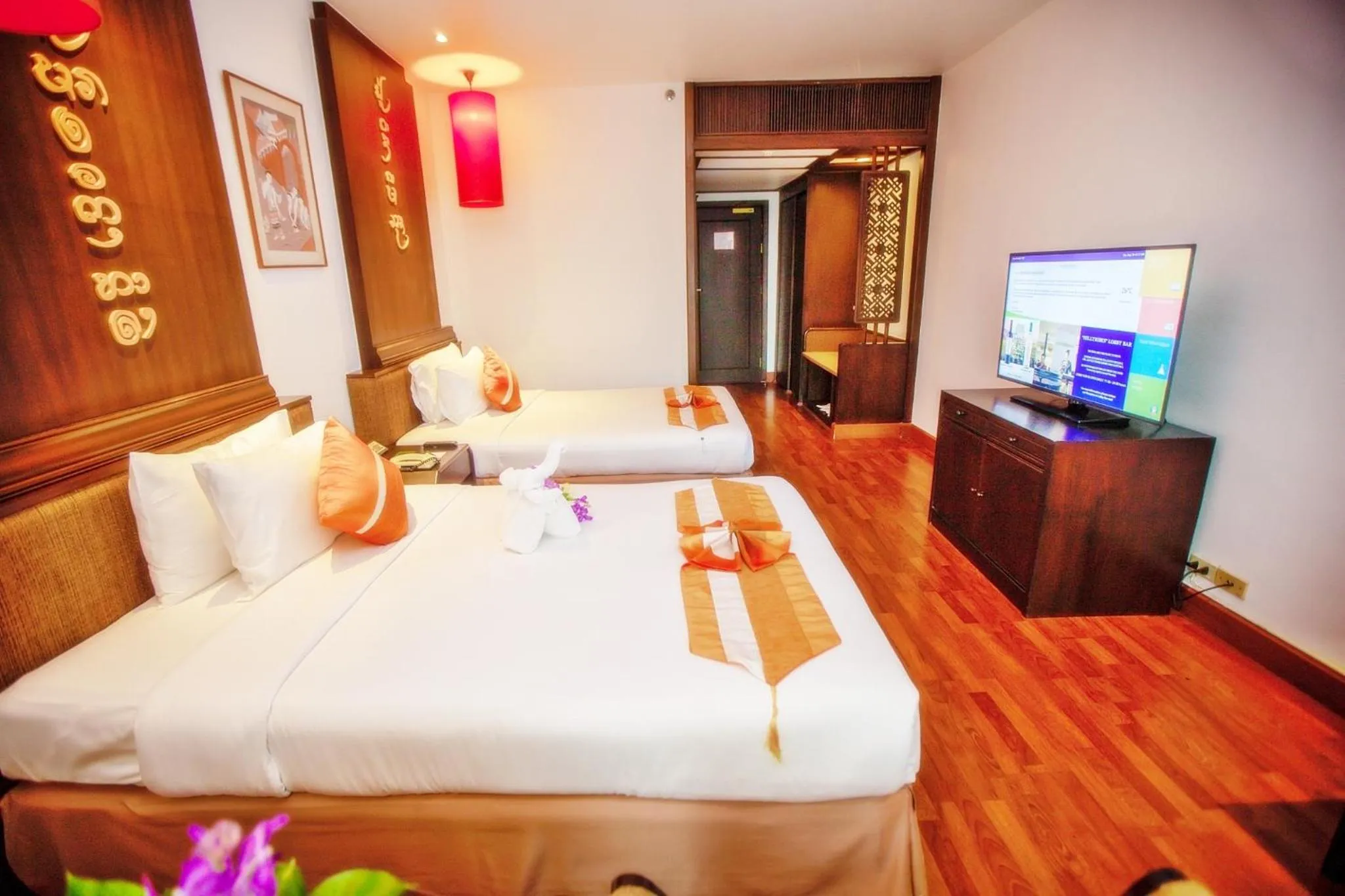 Photo of the whole room, Bed in Chiangmai Grandview Hotel & Convention Center