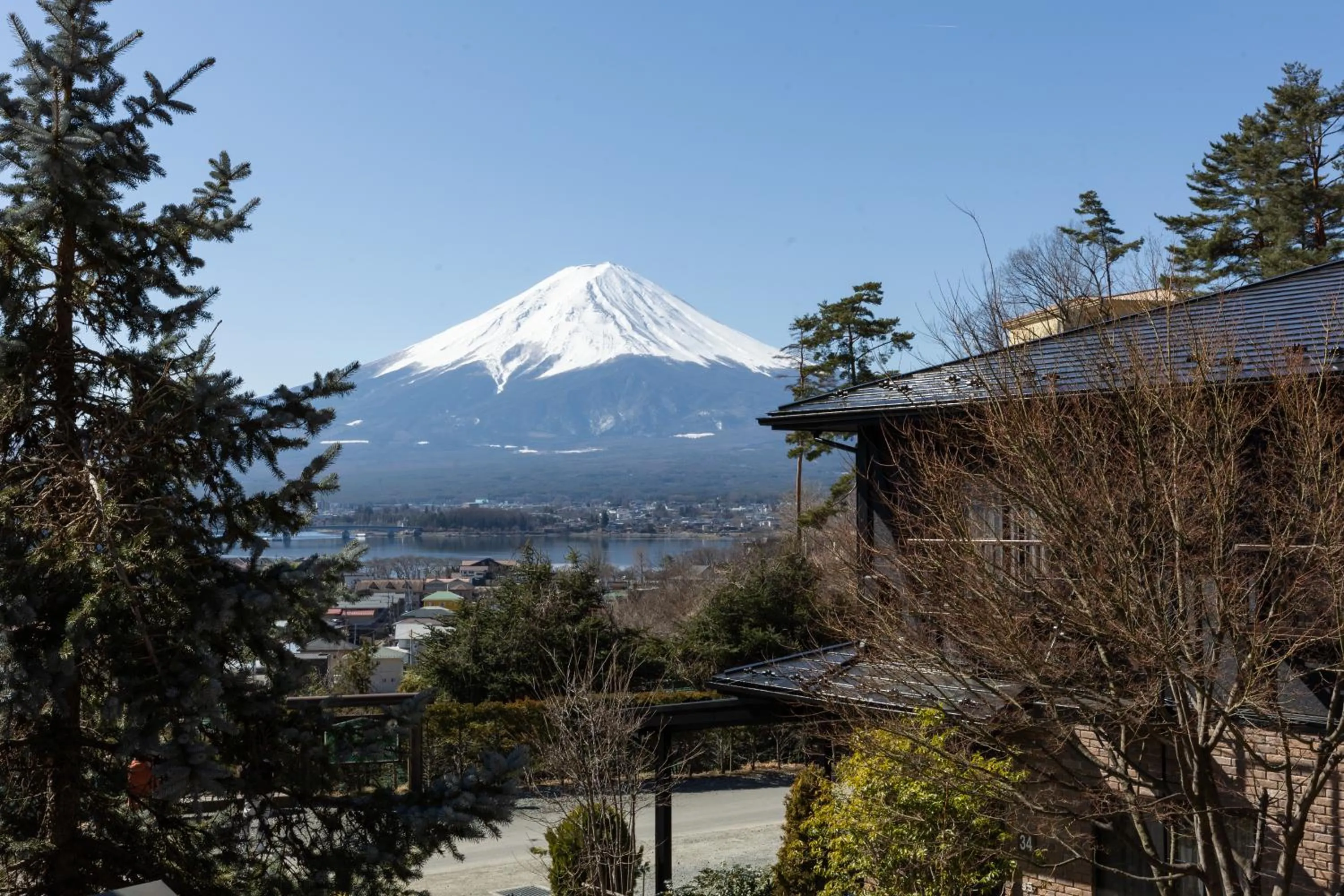 Mountain view in Kawaguchiko Country Cottage Ban
