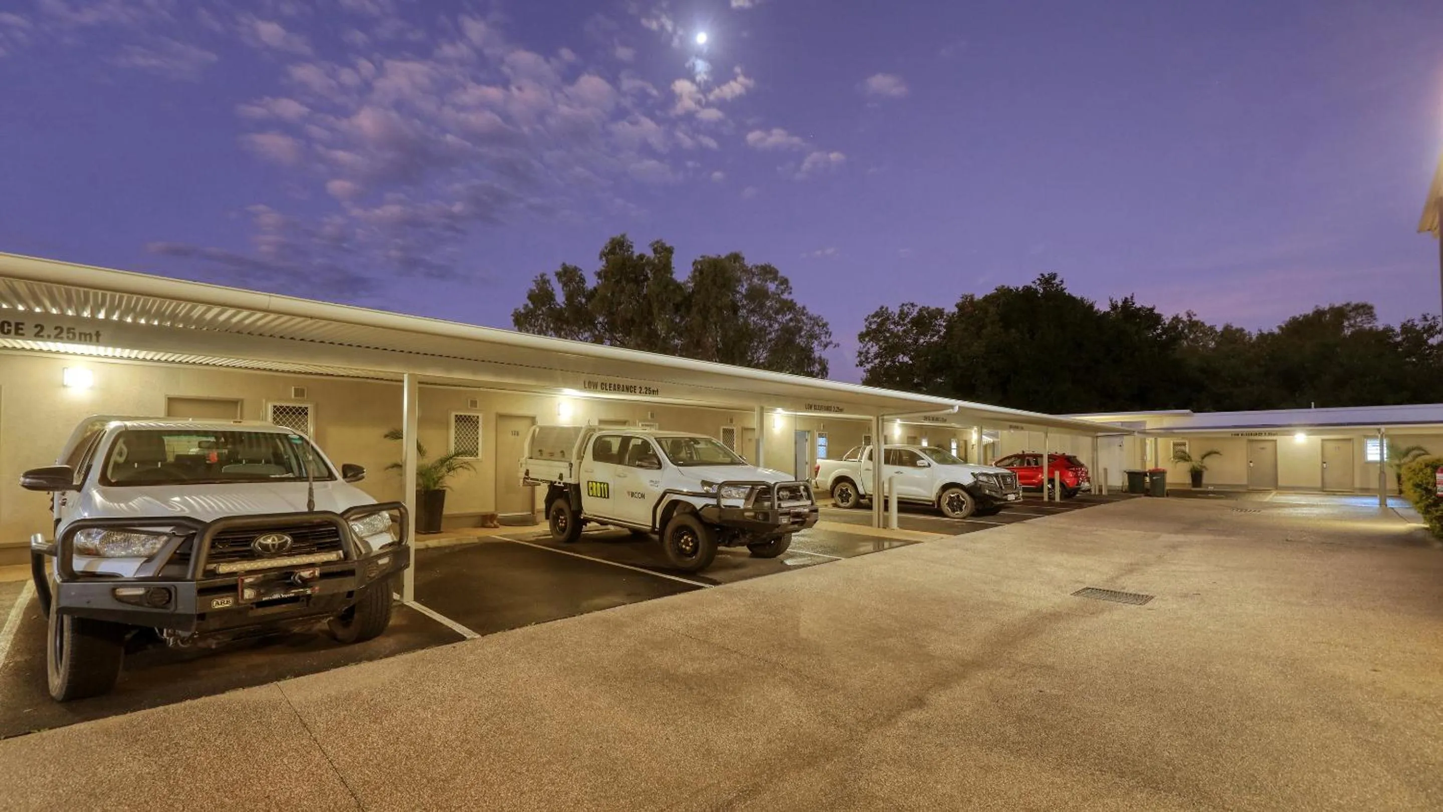 Parking in Route 66 Motor Inn