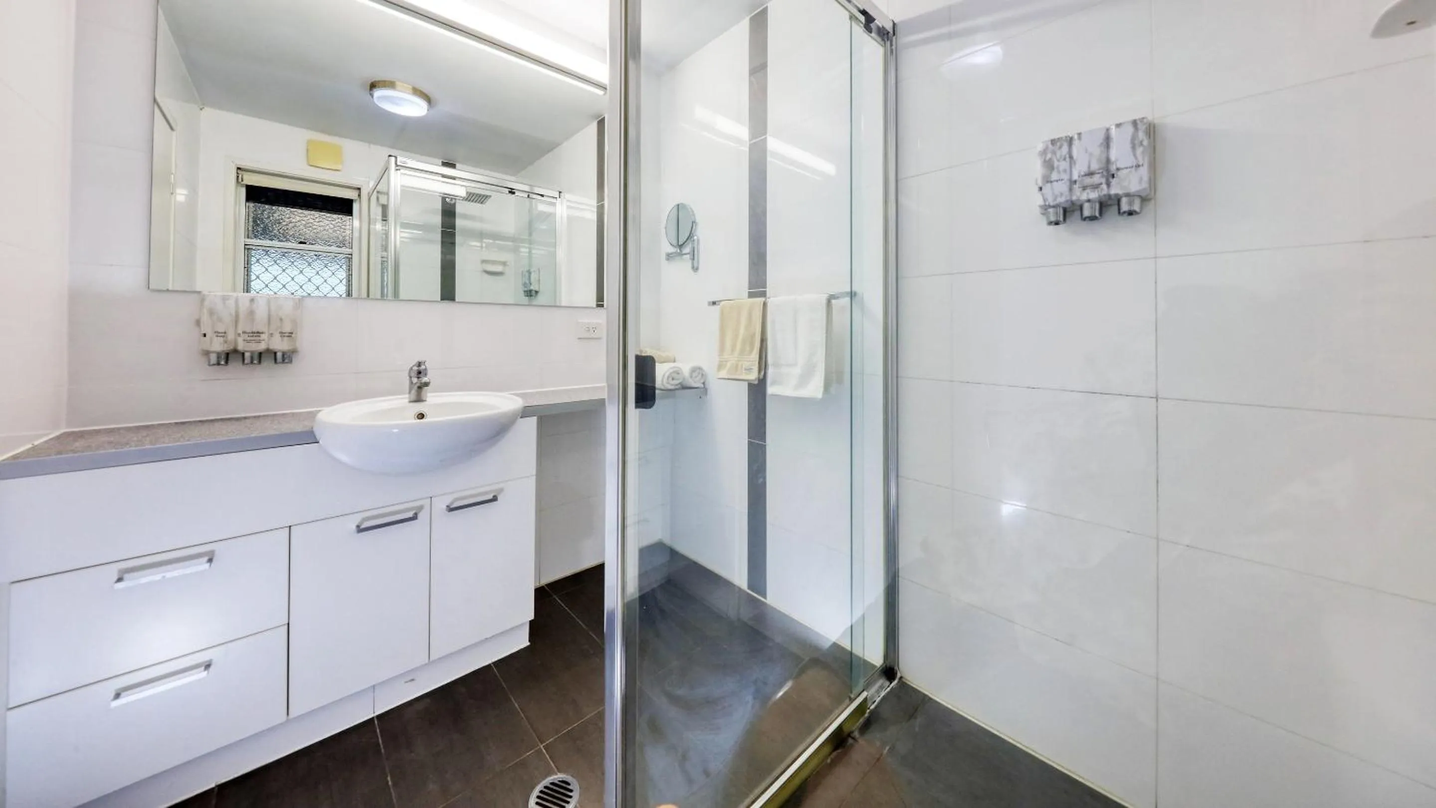 Shower in Route 66 Motor Inn