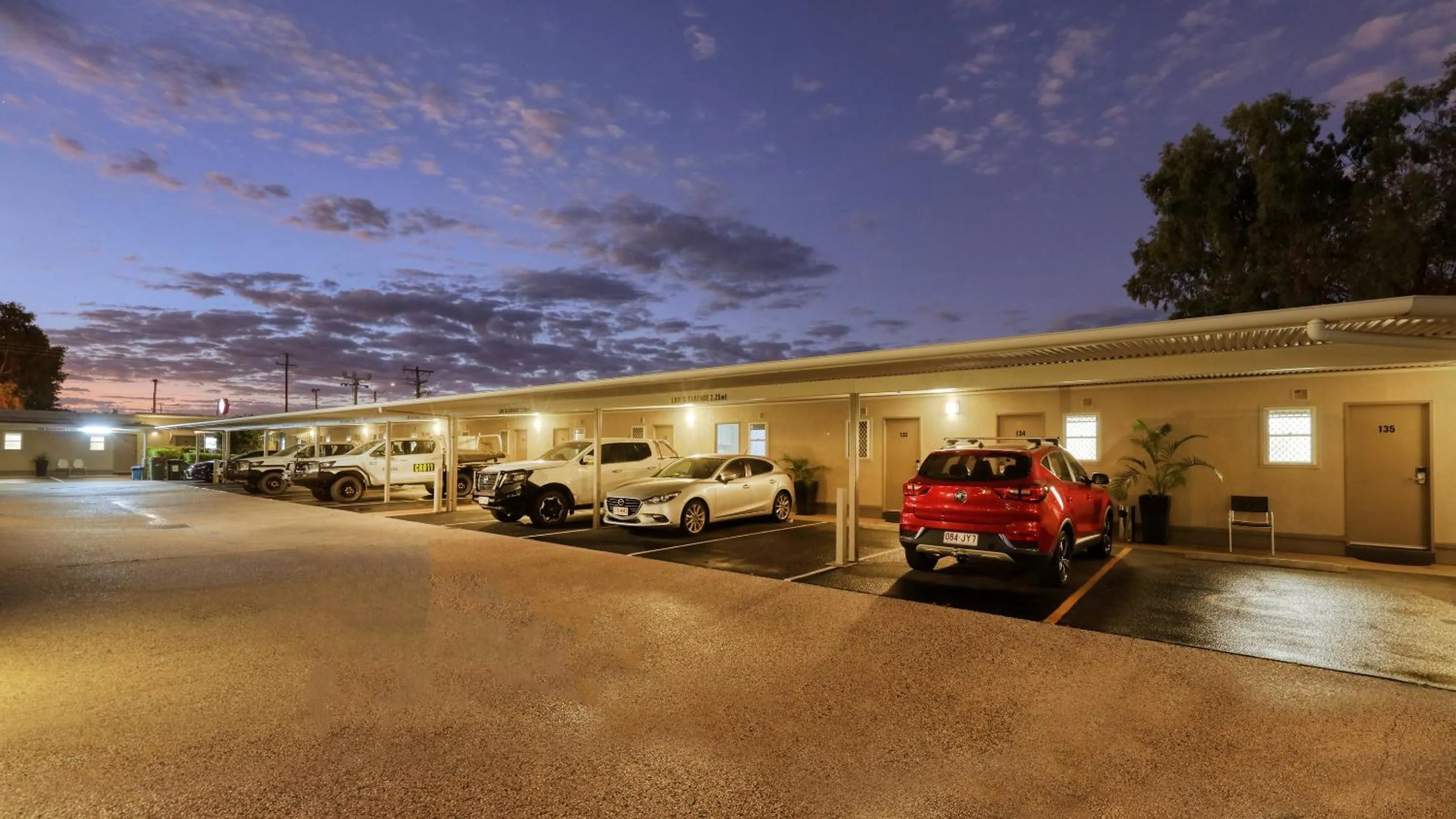 Parking in Route 66 Motor Inn