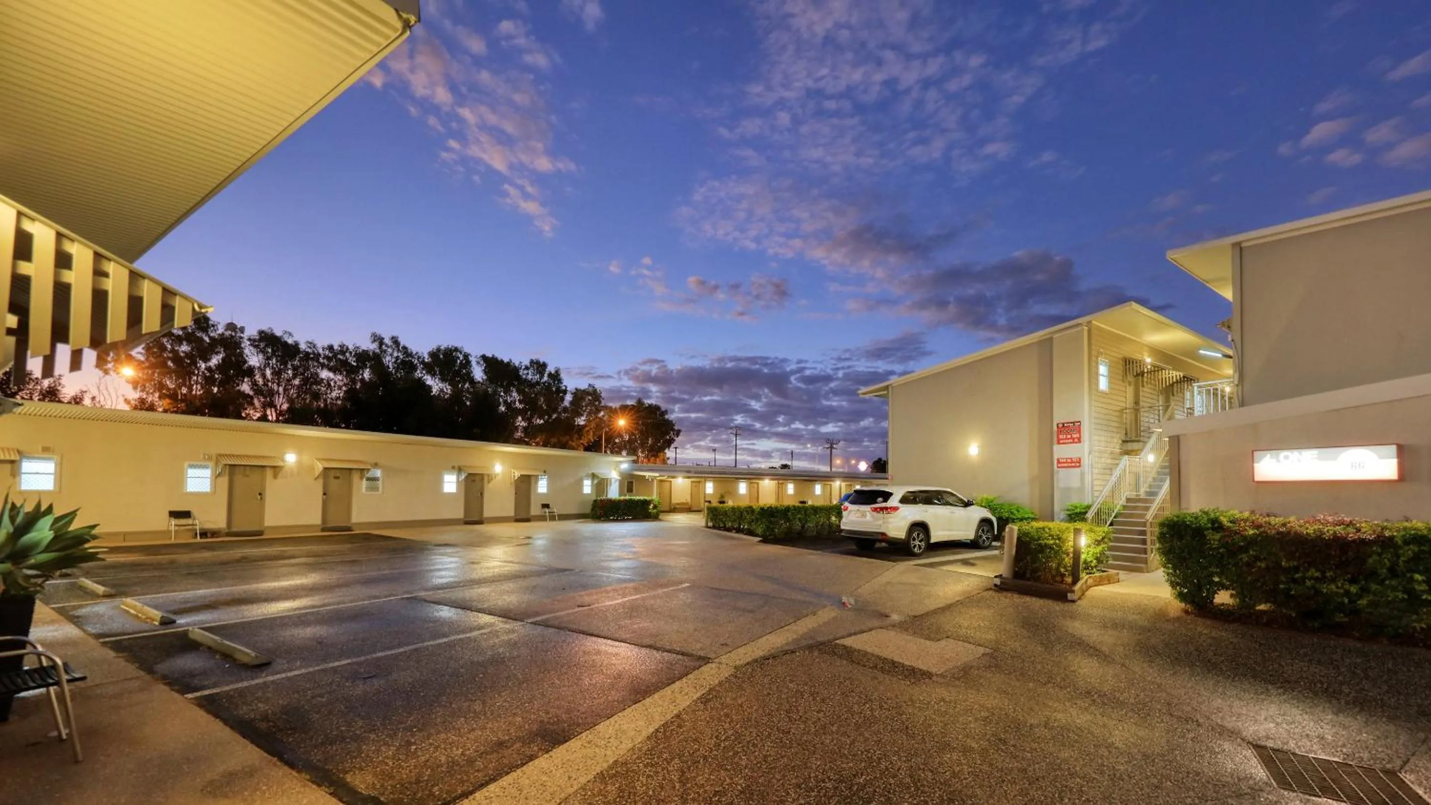 Property building in Route 66 Motor Inn