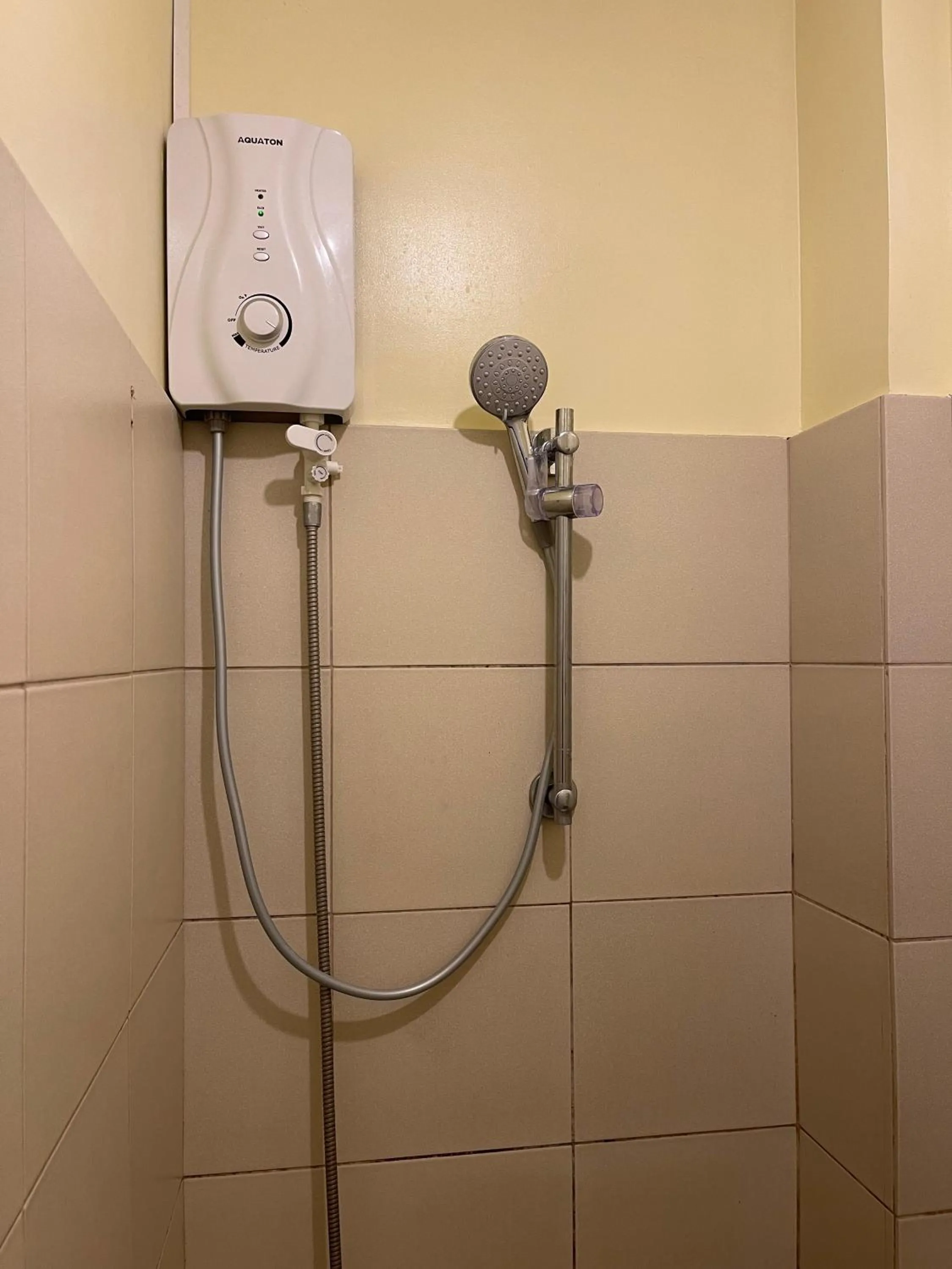 Shower in airobedz MANILA - A Value Hotel