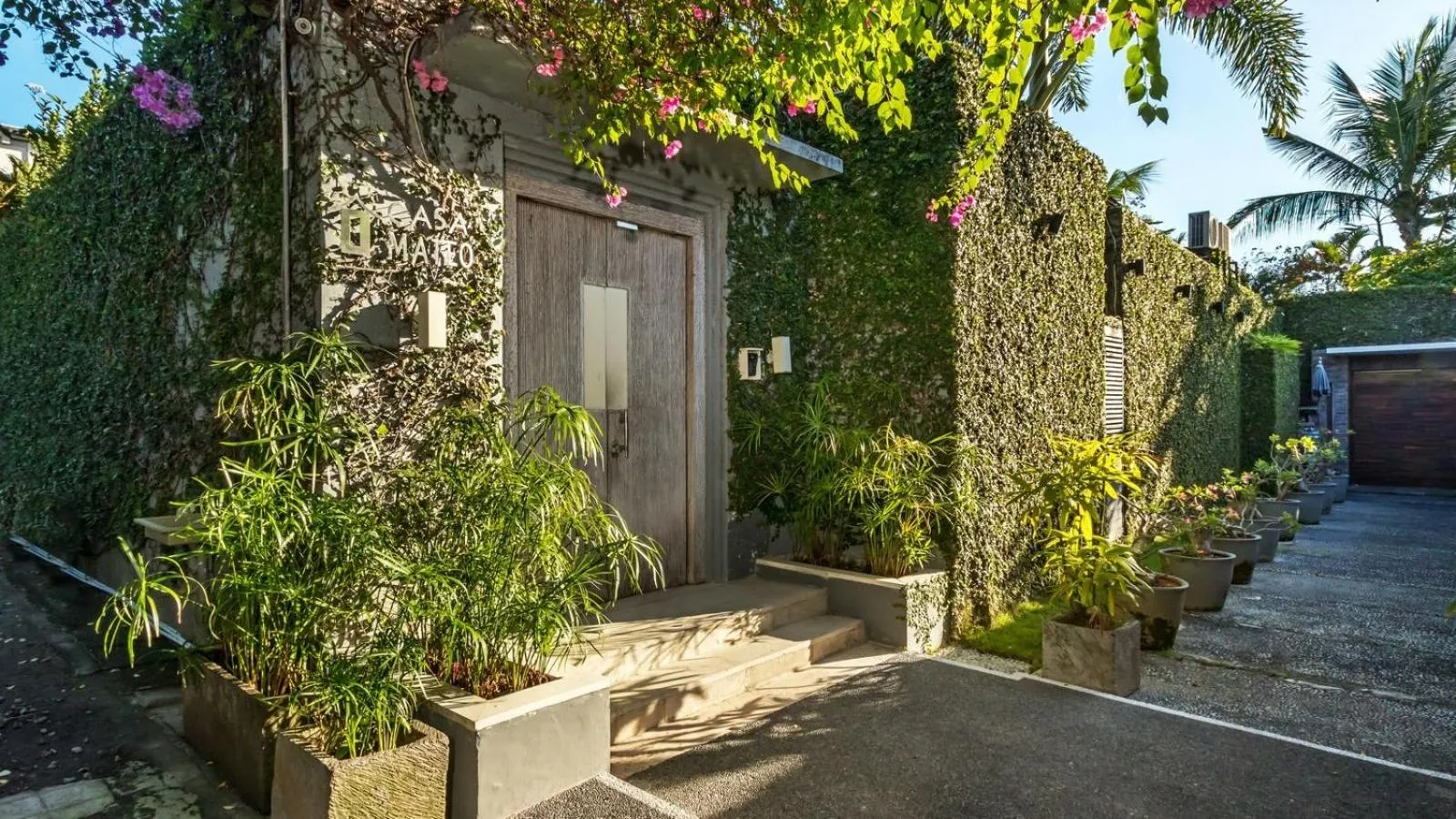 Facade/entrance in Casa Mateo Villa
