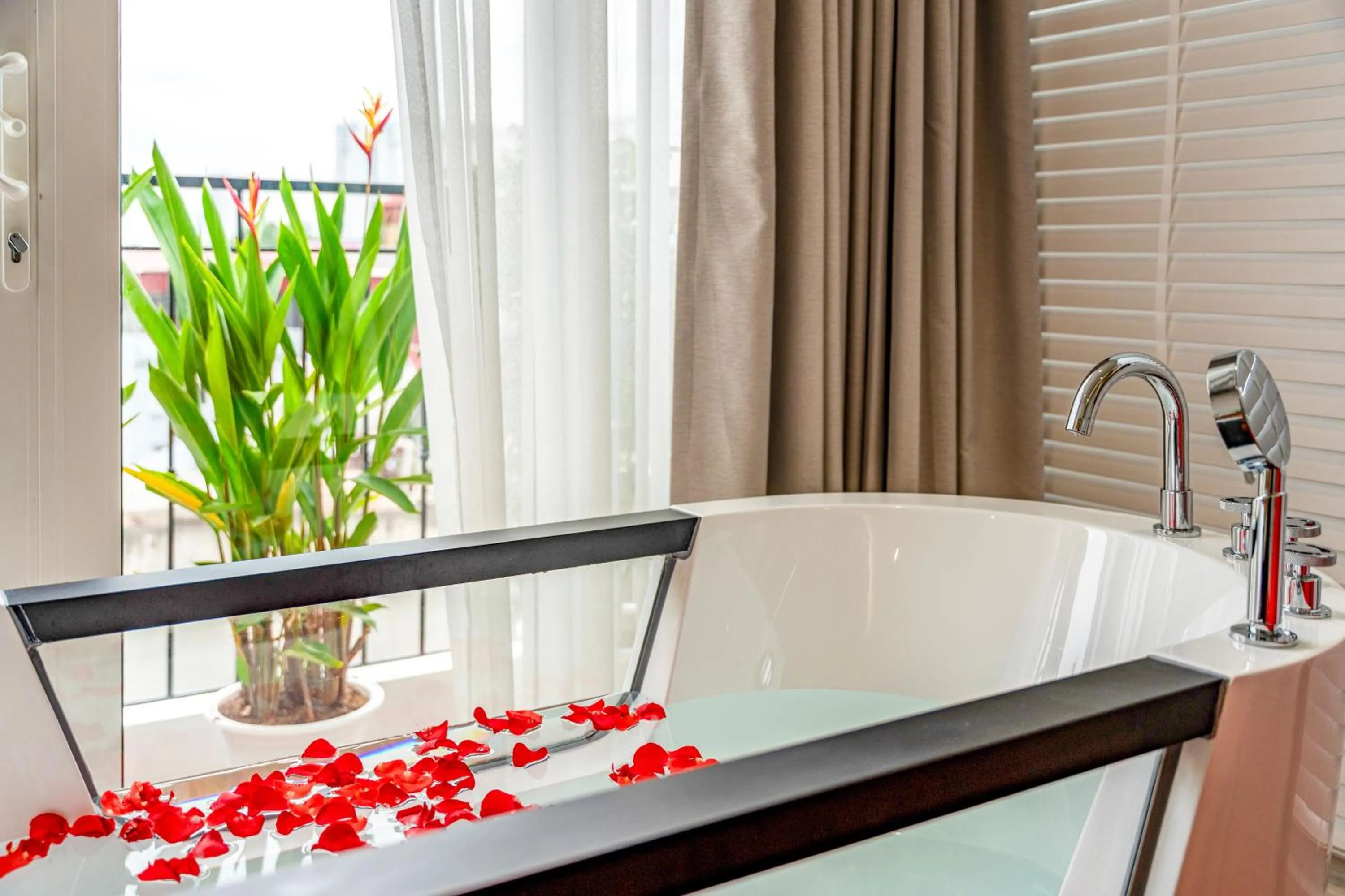 Hot Tub in Mai Hotel