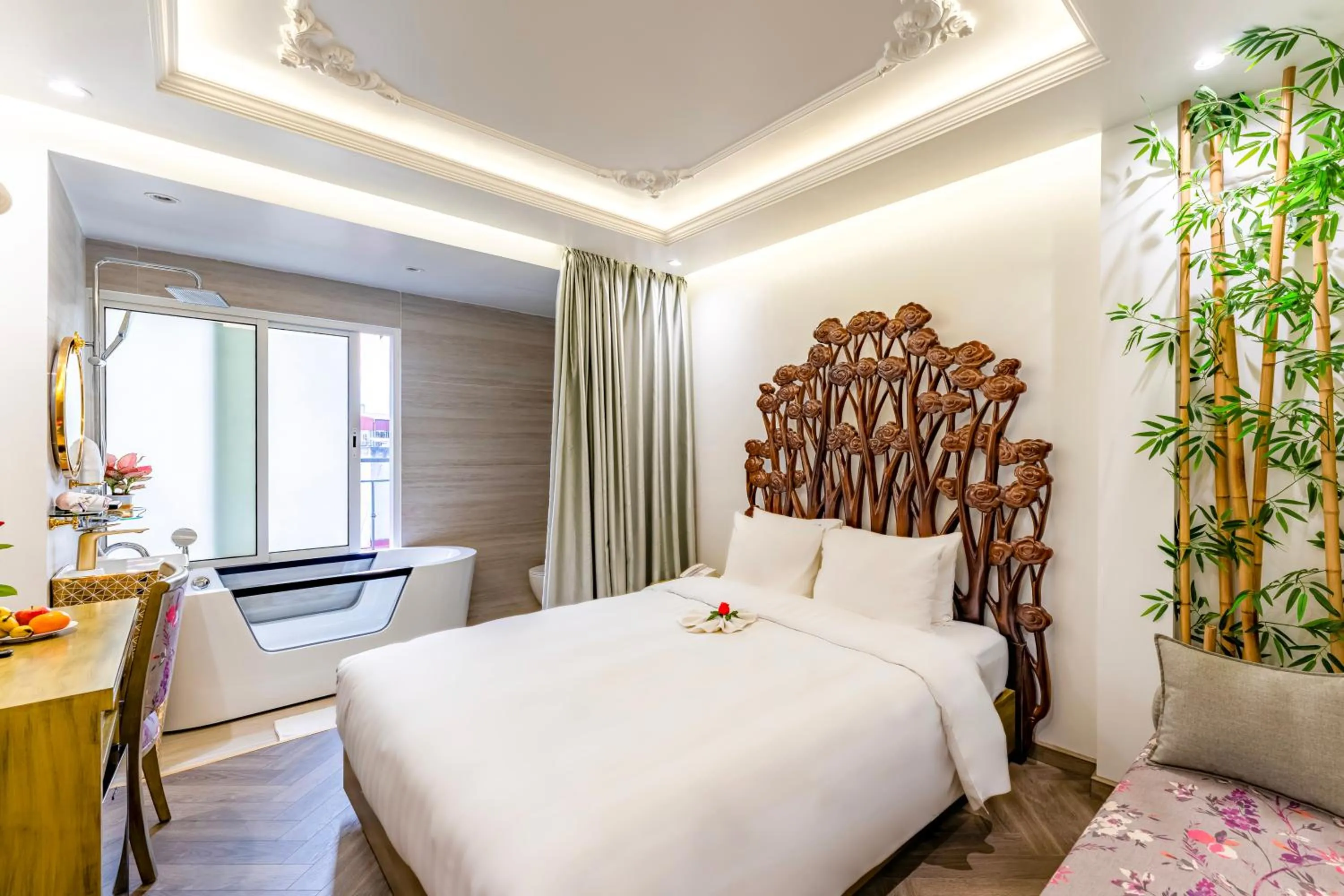 Living room, Bed in Mai Hotel