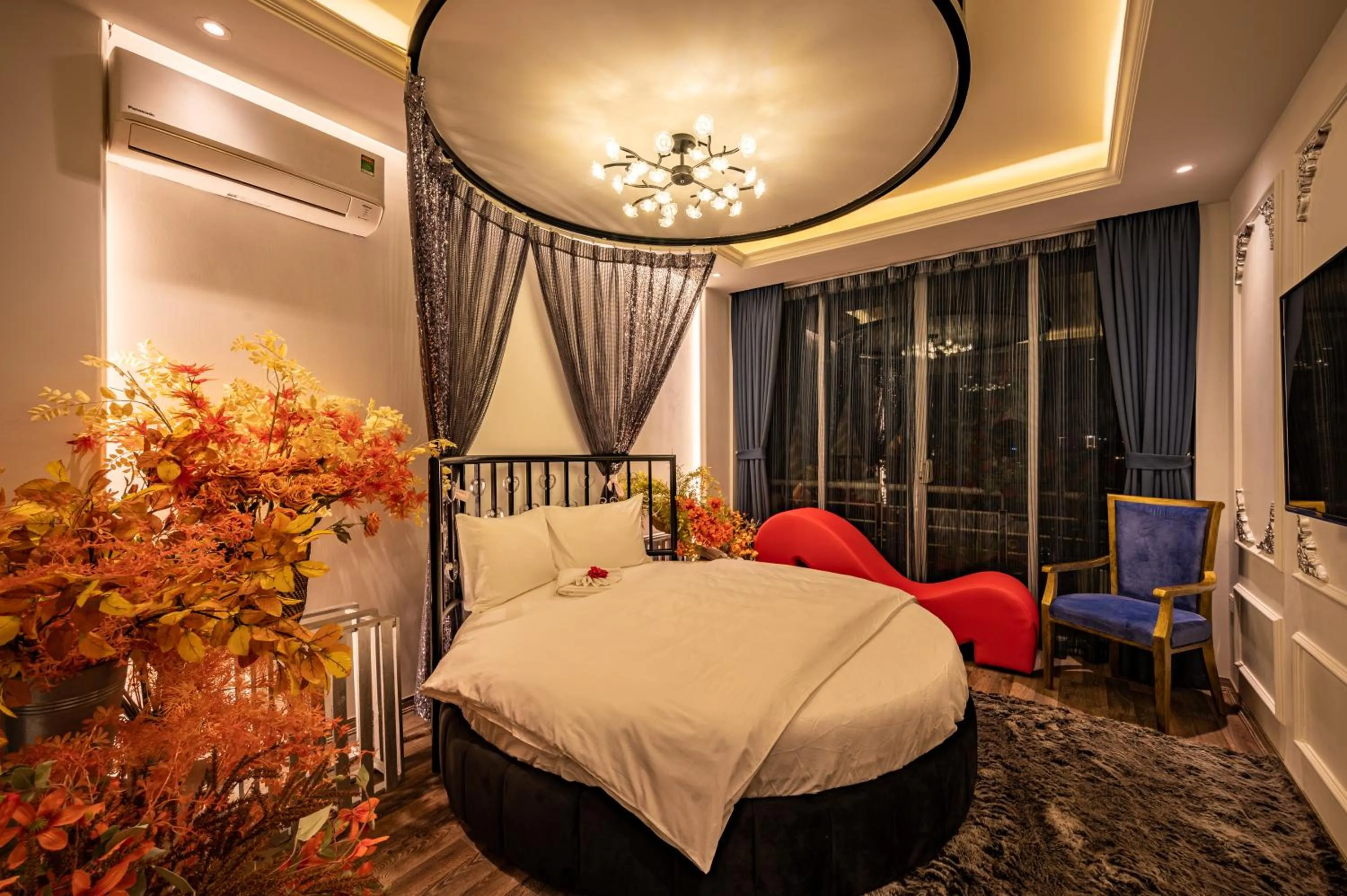 Photo of the whole room, Bed in Mai Hotel