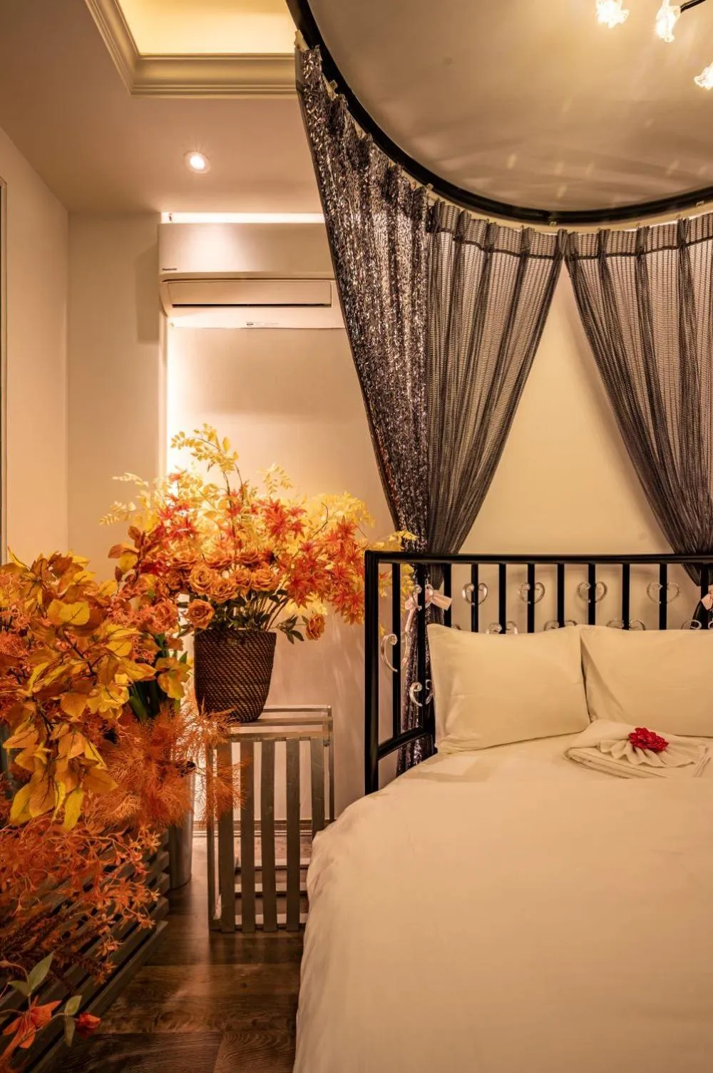 Photo of the whole room, Bed in Mai Hotel