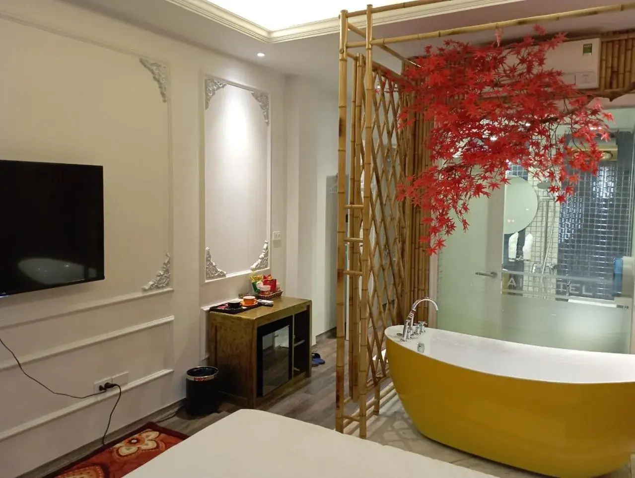 Communal lounge/ TV room, Bed in Mai Hotel Communal lounge/ TV room, Bed in Mai Hotel