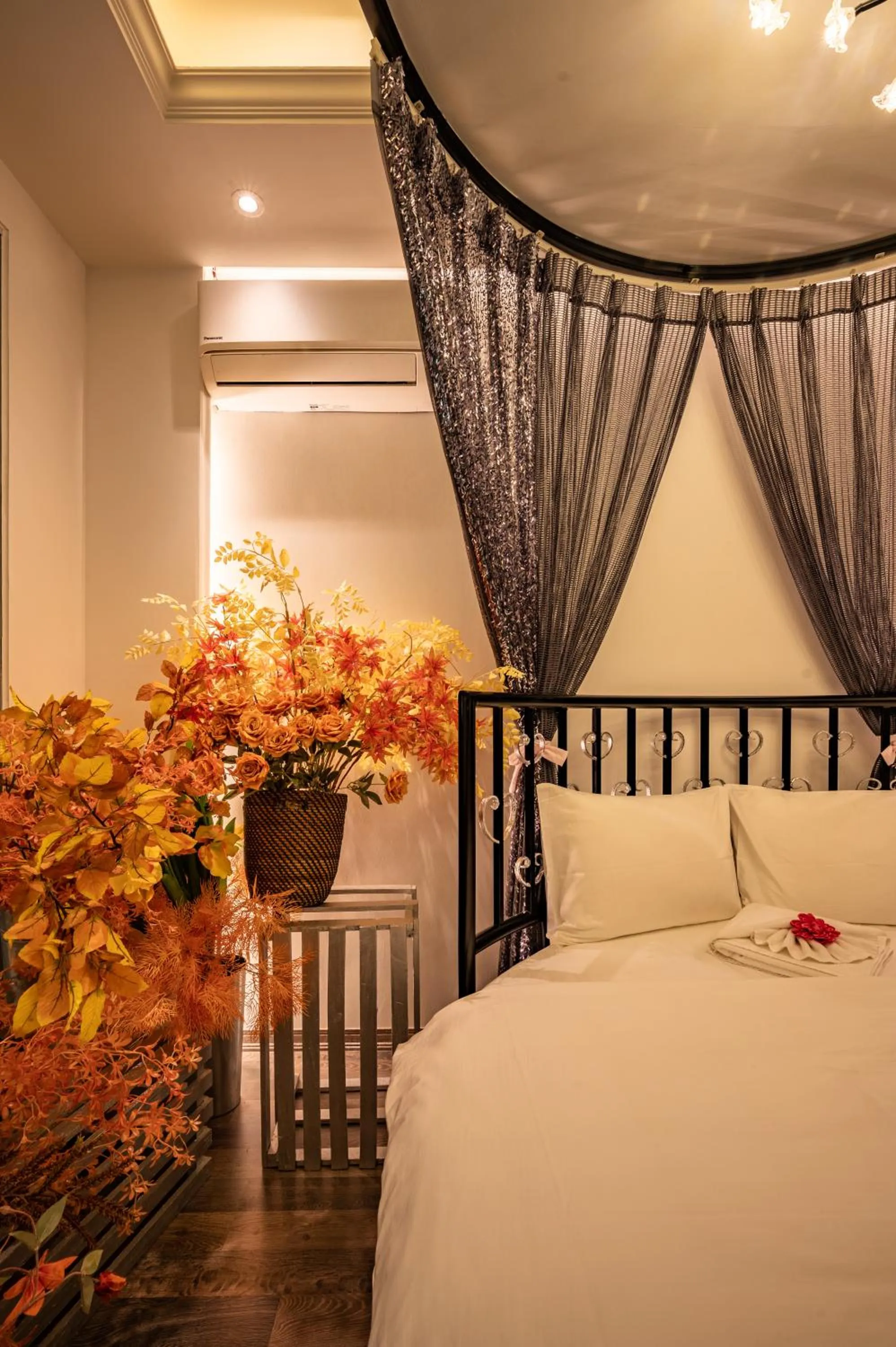 Bedroom, Bed in Mai Hotel