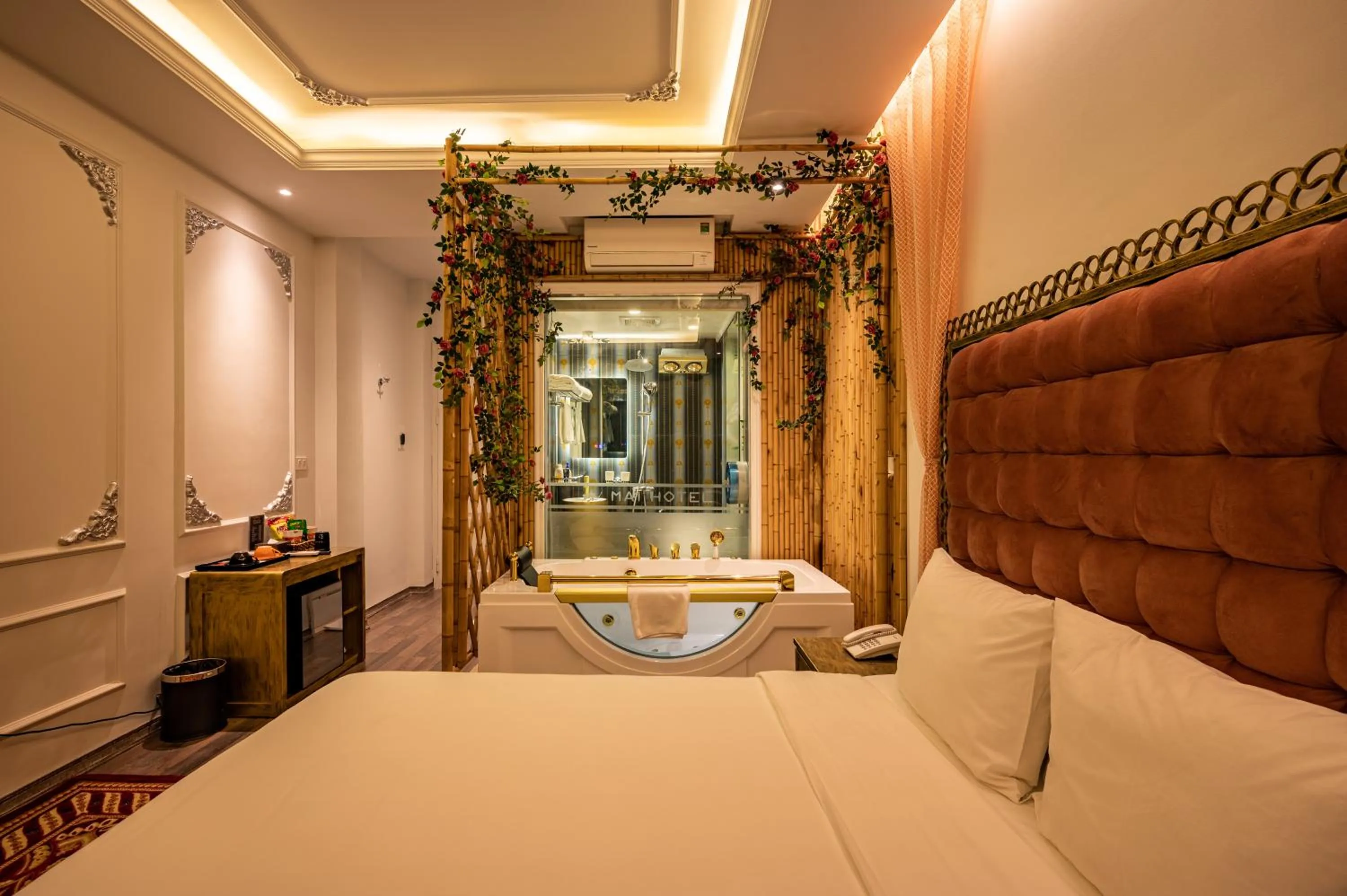 Bathroom, Bed in Mai Hotel