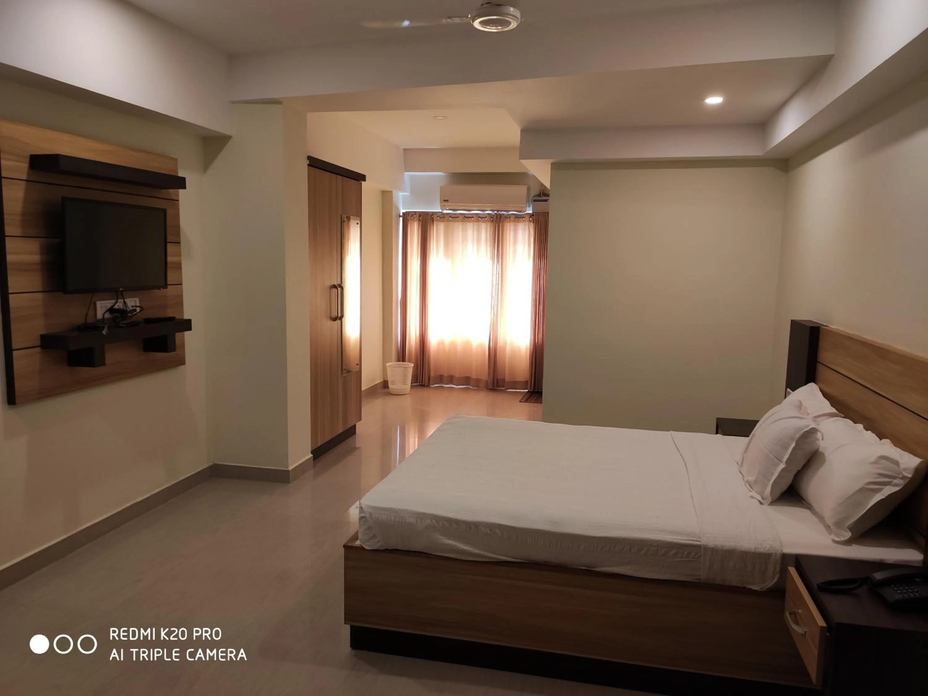 Deluxe Double Room (2 Adults + 1 Child) in Hotel Sree Gokulam Apartments