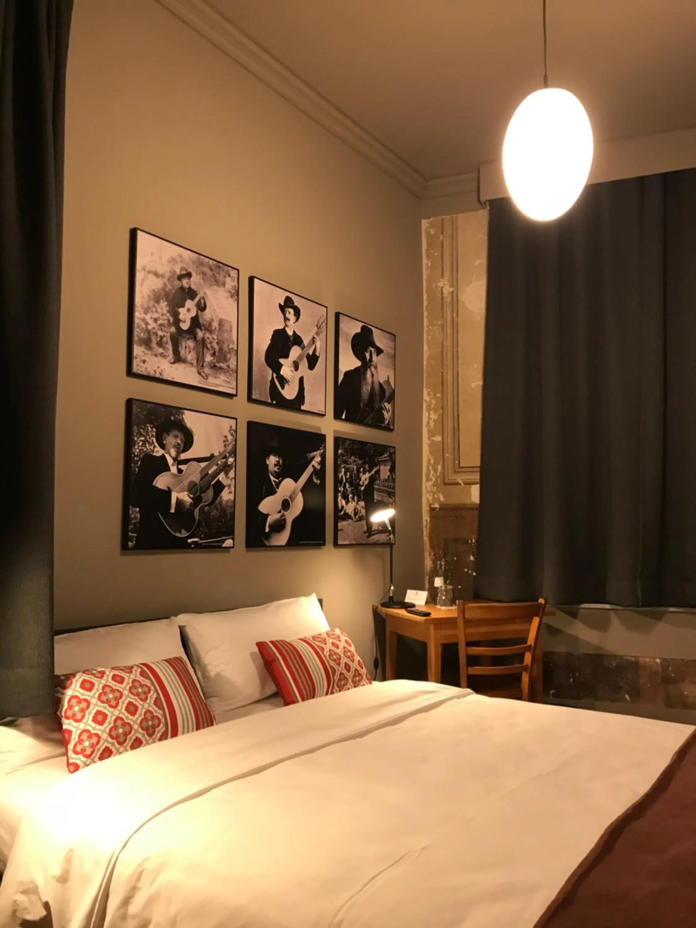 Bed in Storyhotel Bergischer Hof Königswinter