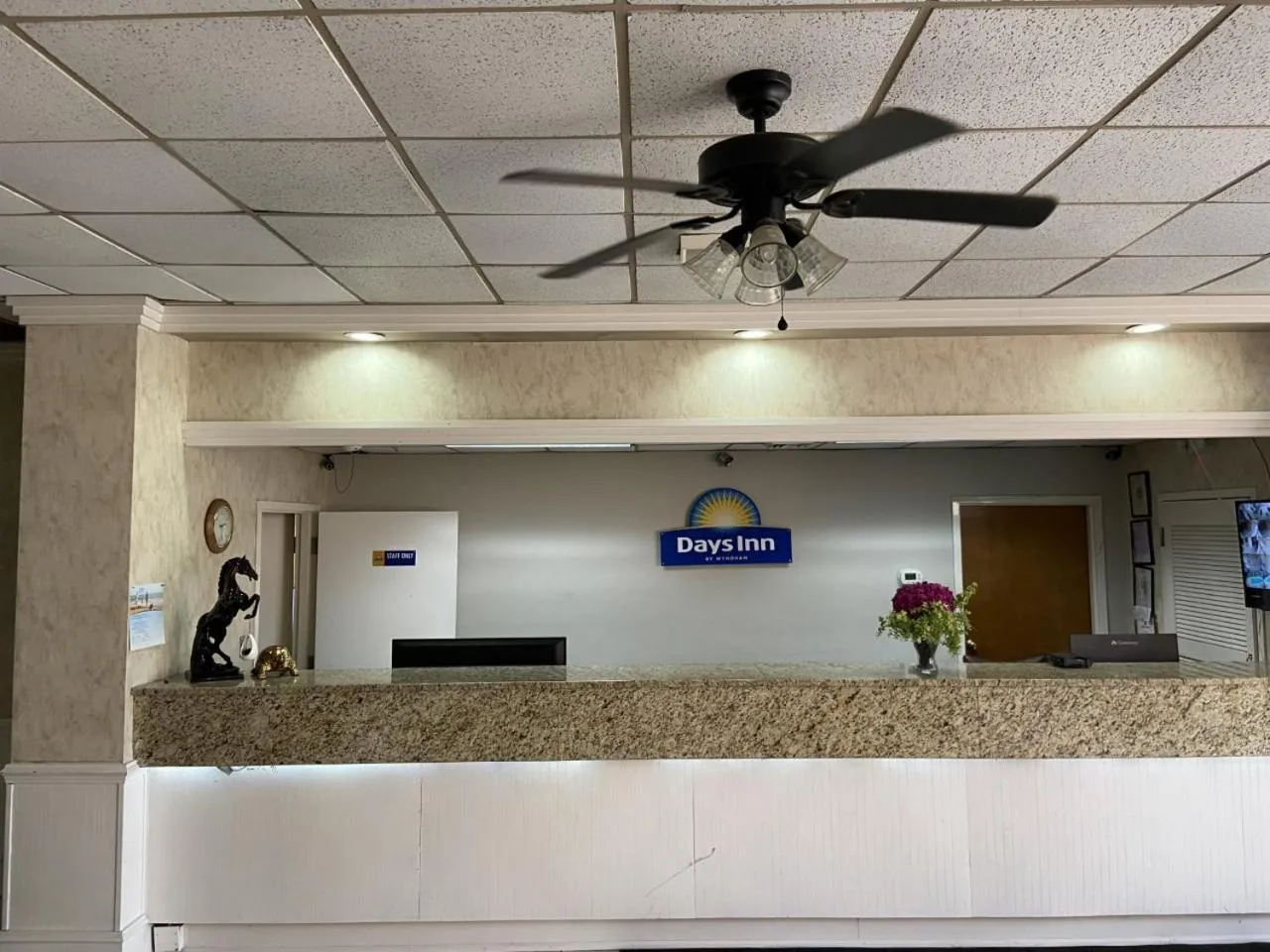 Property building, Lobby/Reception in Days Inn by Wyndham Ozark