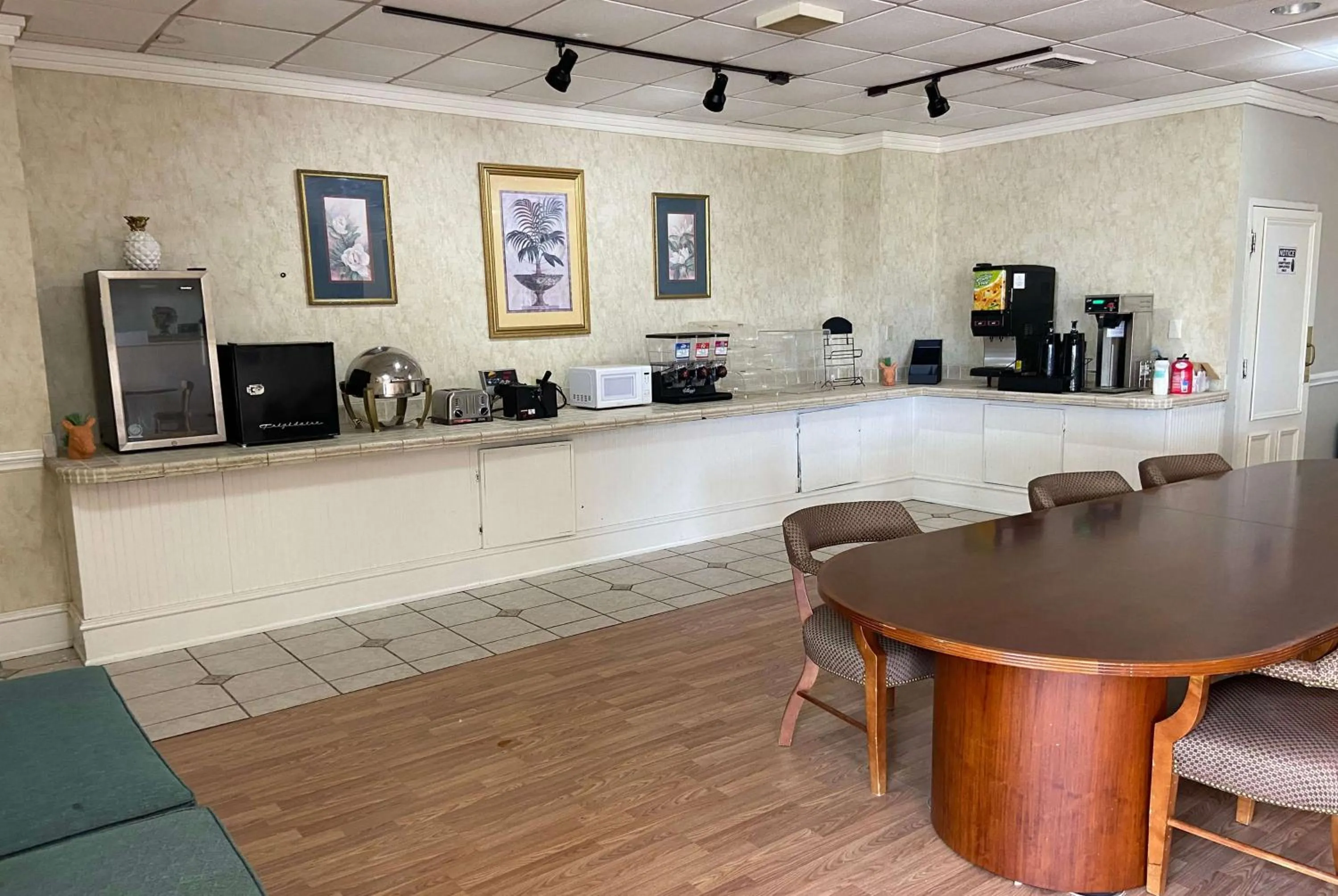 Breakfast, Restaurant/Places to Eat in Days Inn by Wyndham Ozark