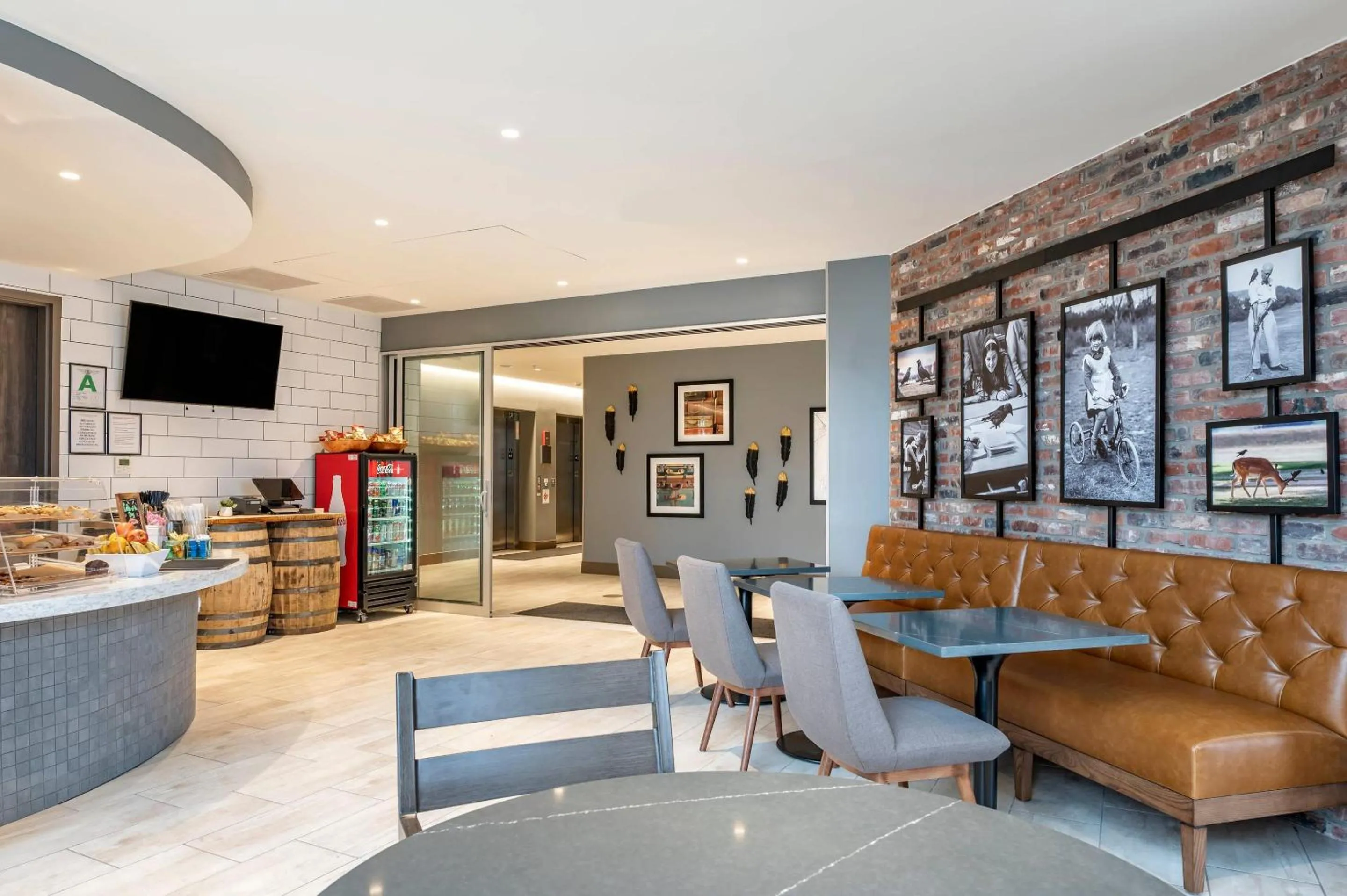 Restaurant/places to eat in Cambria Hotel Louisville Downtown-Whiskey Row