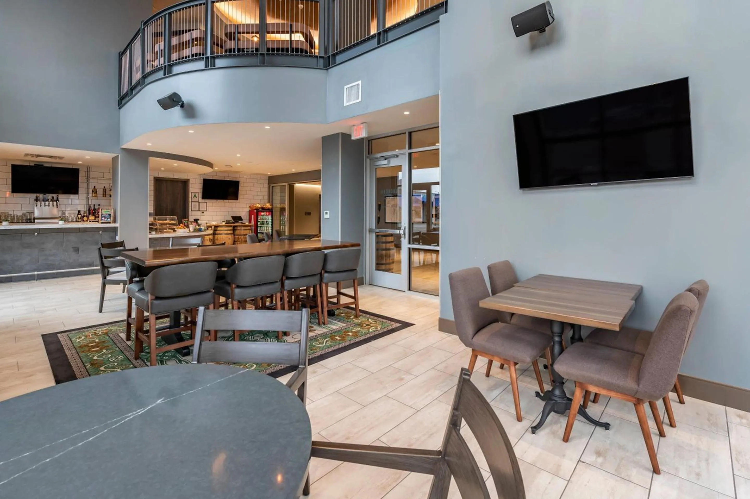 Restaurant/places to eat in Cambria Hotel Louisville Downtown-Whiskey Row