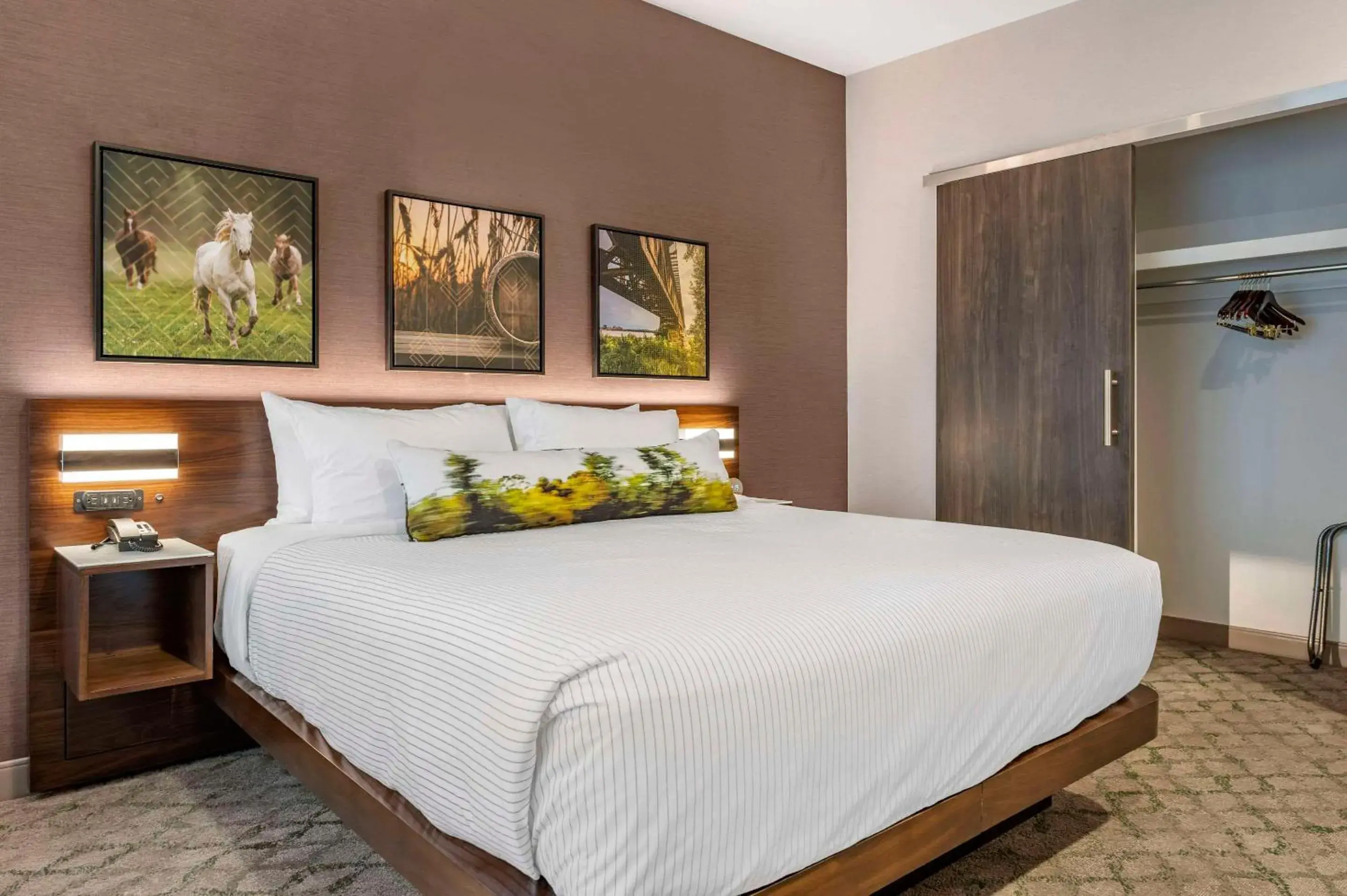 Bedroom, Bed in Cambria Hotel Louisville Downtown-Whiskey Row Bedroom, Bed in Cambria Hotel Louisville Downtown-Whiskey Row