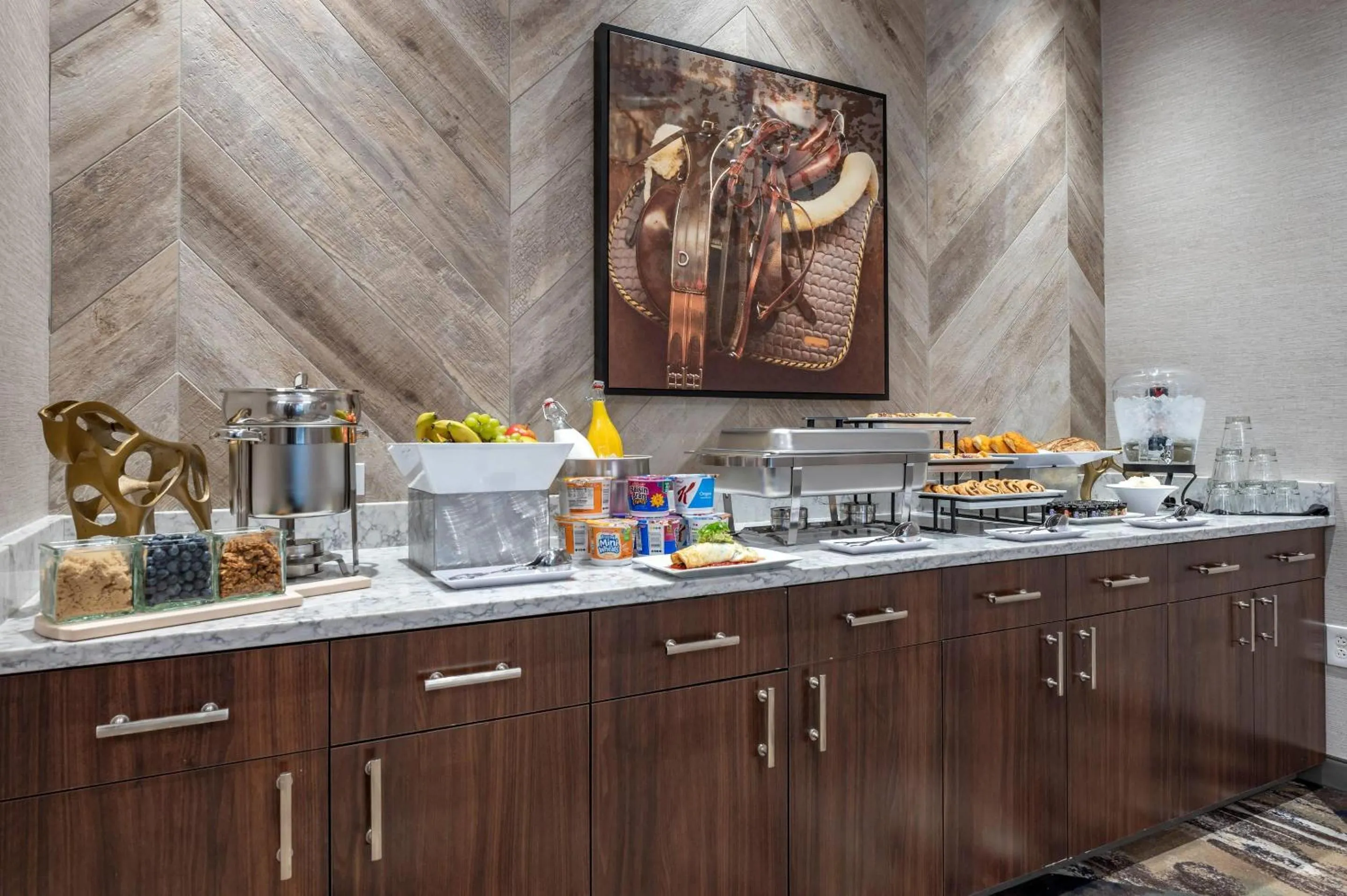 Restaurant/places to eat in Cambria Hotel Louisville Downtown-Whiskey Row