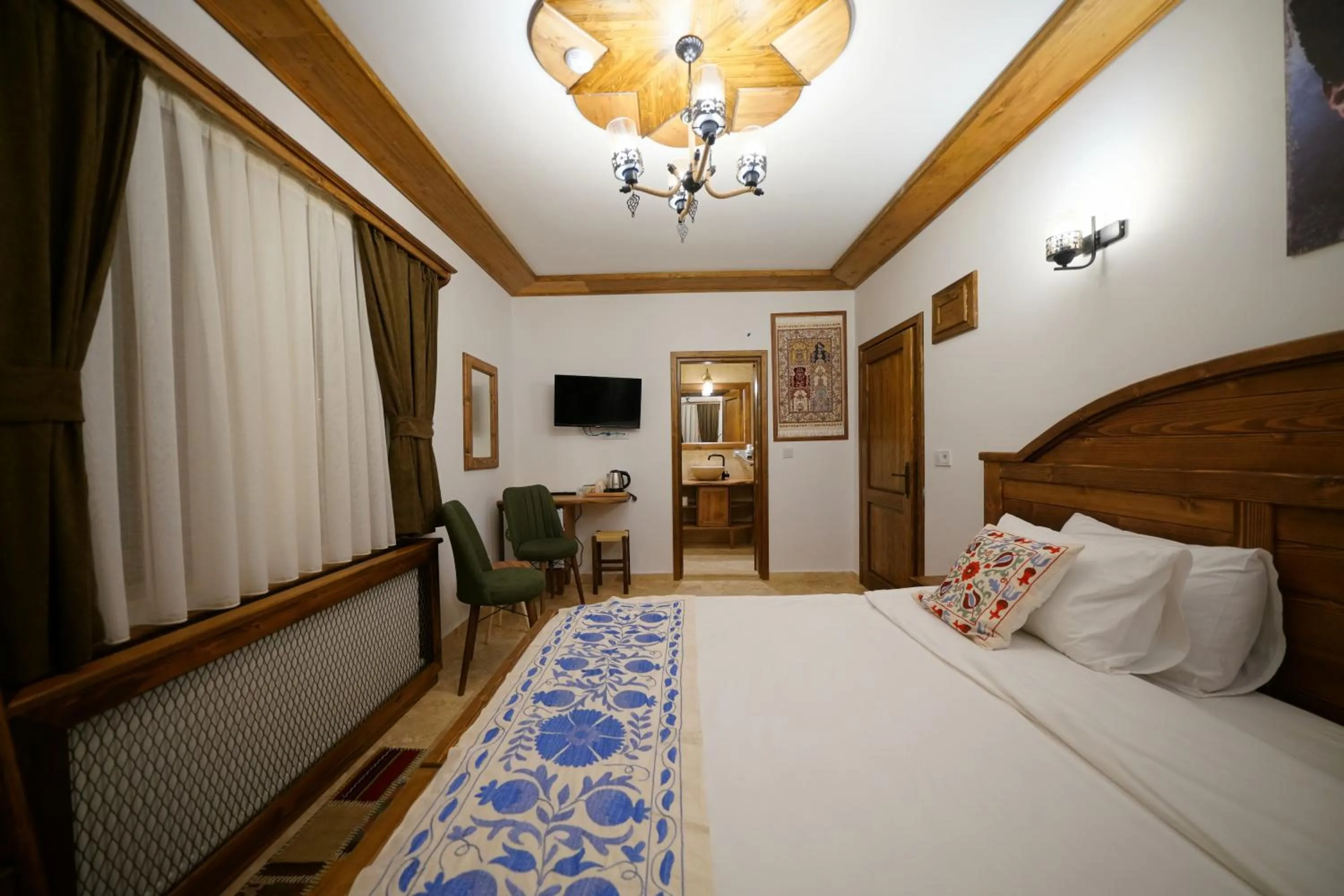 Photo of the whole room, Bed in Pashahan Hotel