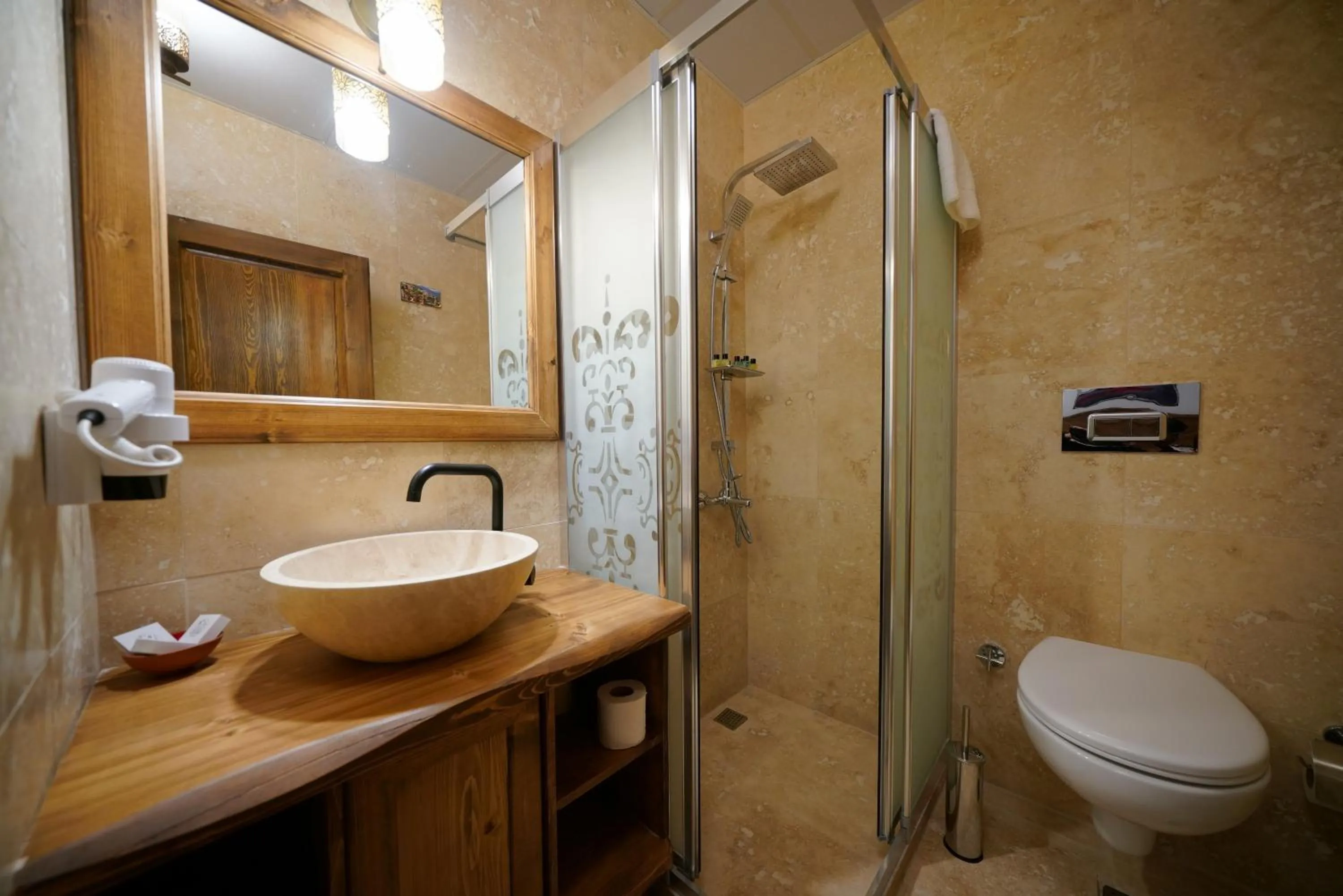 Shower in Pashahan Hotel