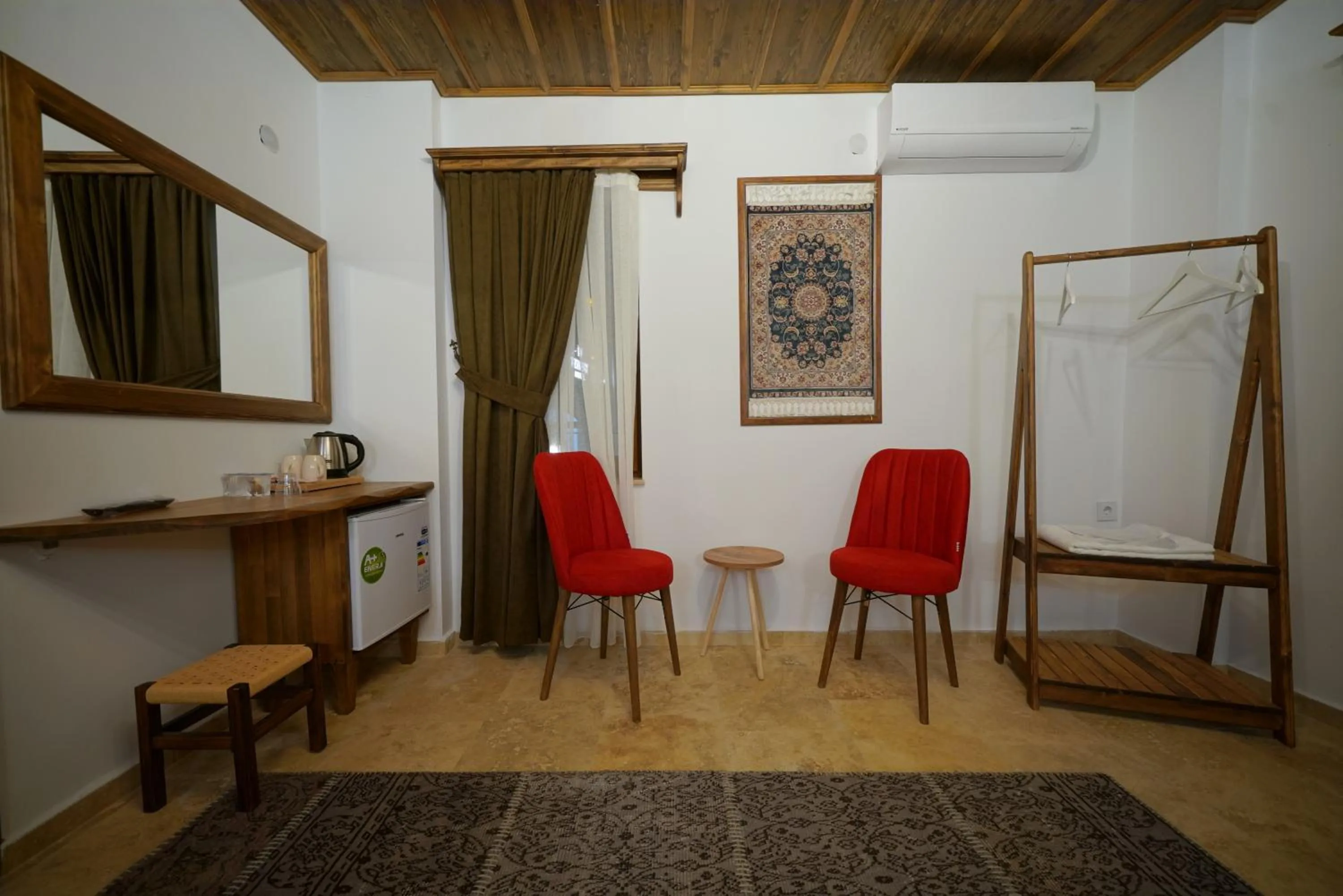 Photo of the whole room in Pashahan Hotel