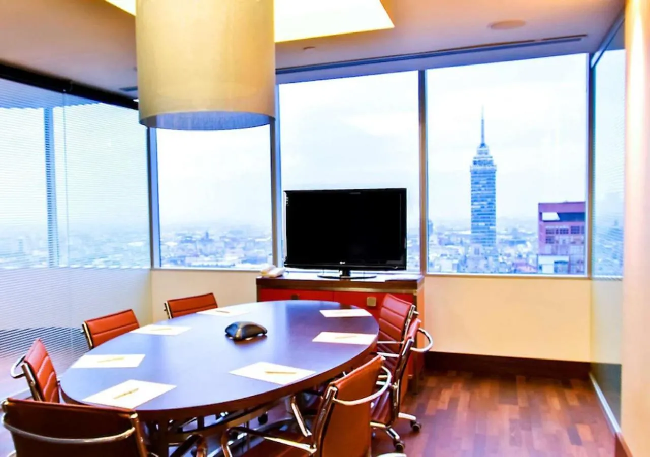 Communal lounge/ TV room in Hilton Mexico City Reforma