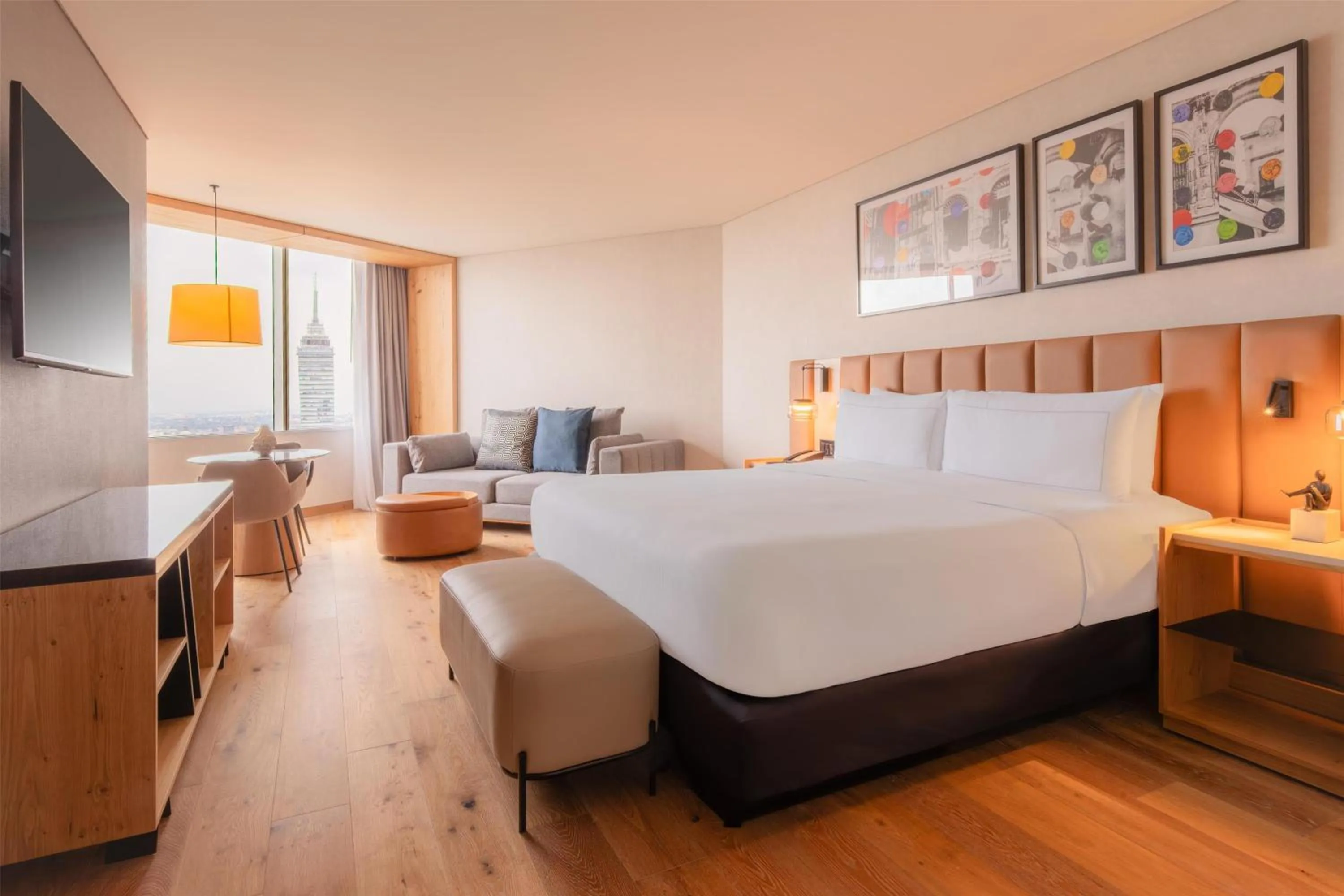 Living room, Bed in Hilton Mexico City Reforma