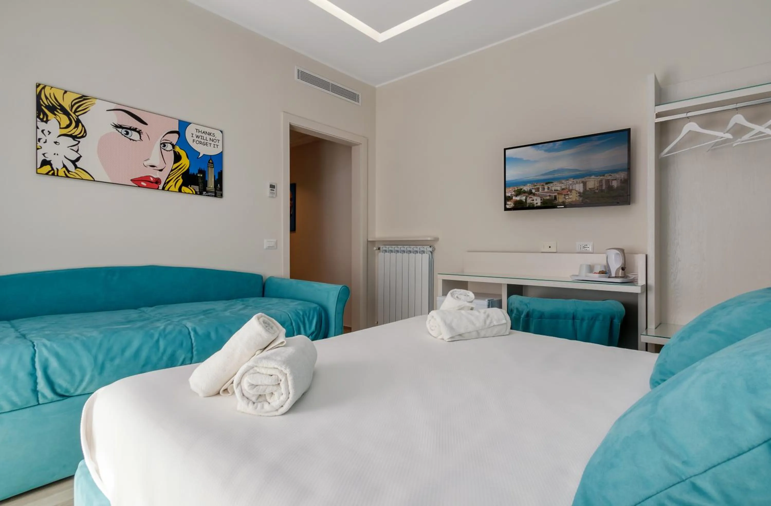 View (from property/room), Bed in Tiffany Suites