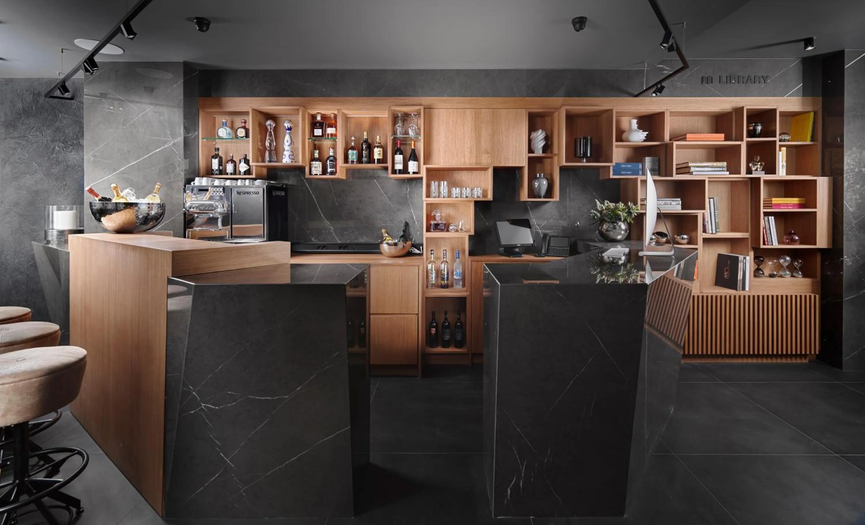 Lounge or bar in No 15 Ermou Hotel