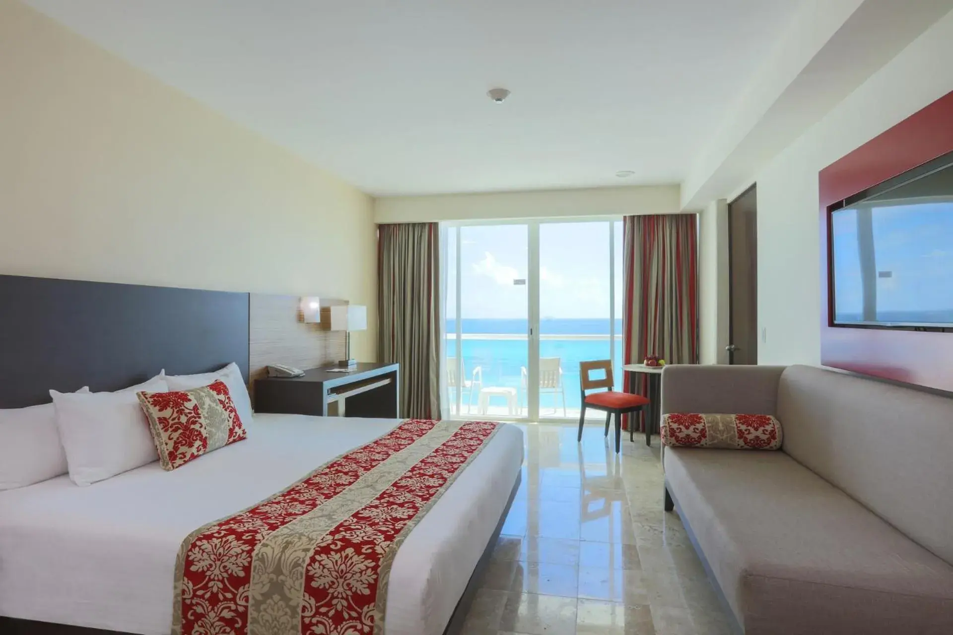 Photo of the whole room, Bed in Krystal Cancun Photo of the whole room, Bed in Krystal Cancun