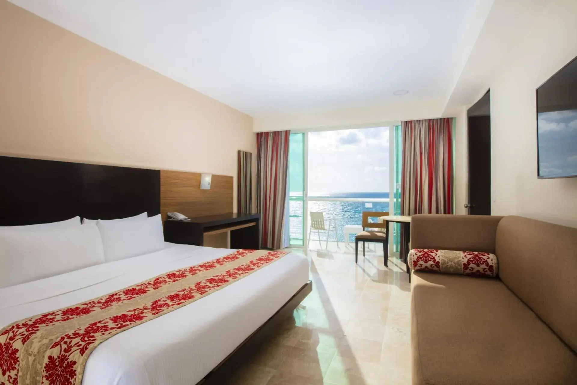 Photo of the whole room, Bed in Krystal Cancun Photo of the whole room, Bed in Krystal Cancun