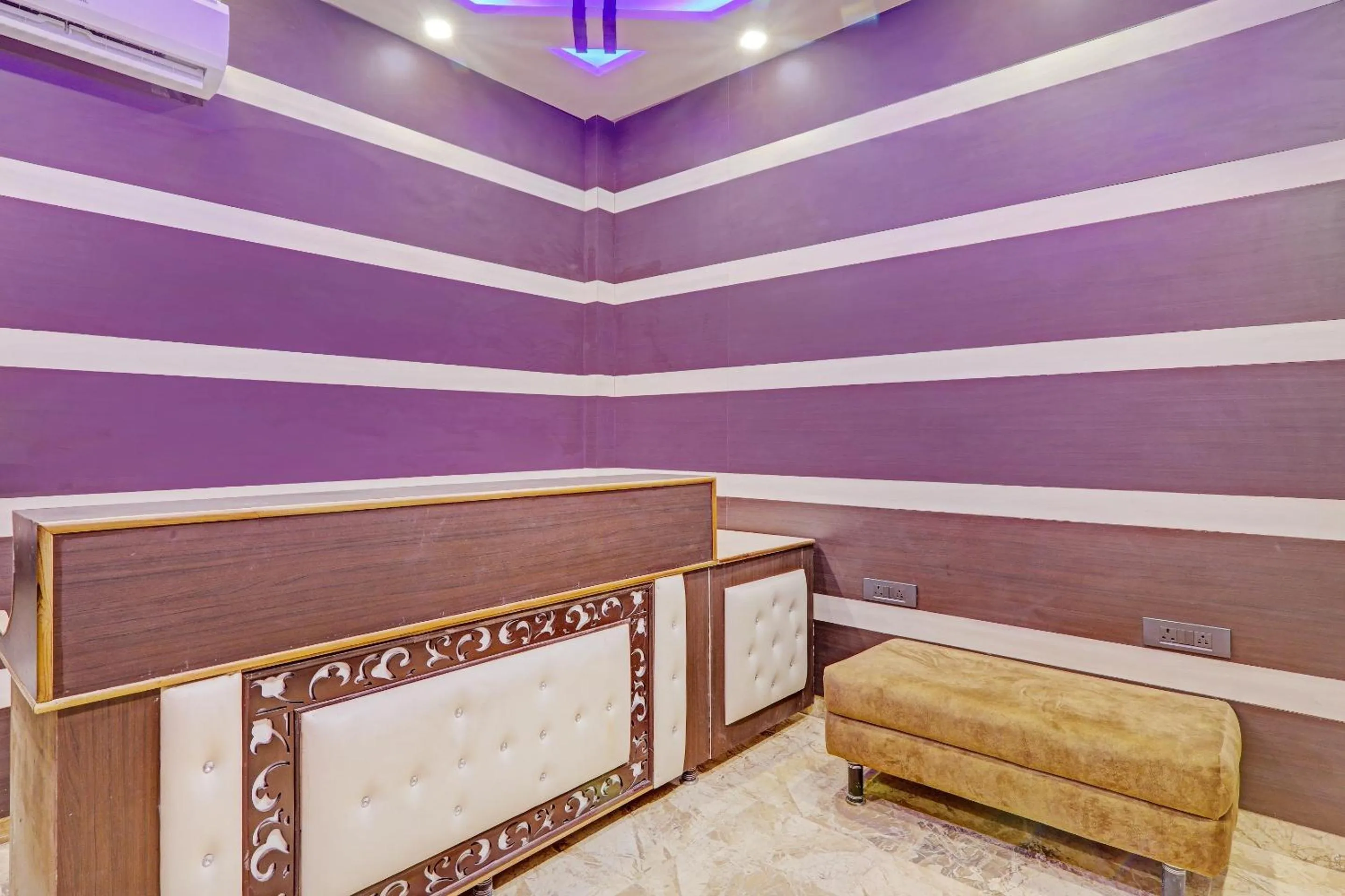 Lobby or reception in Super Townhouse Riddhi Residency