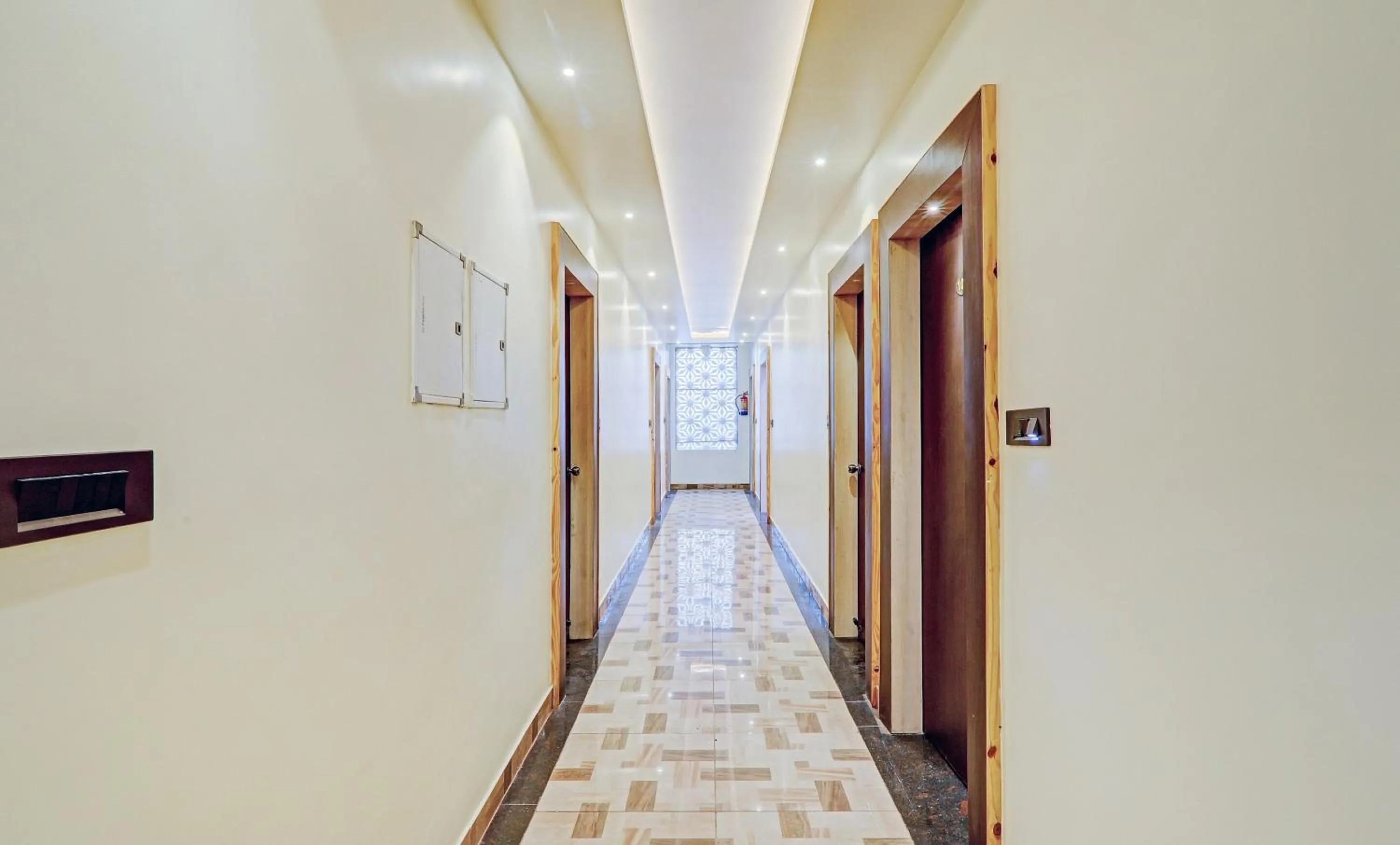 Lobby or reception in Super Townhouse Riddhi Residency