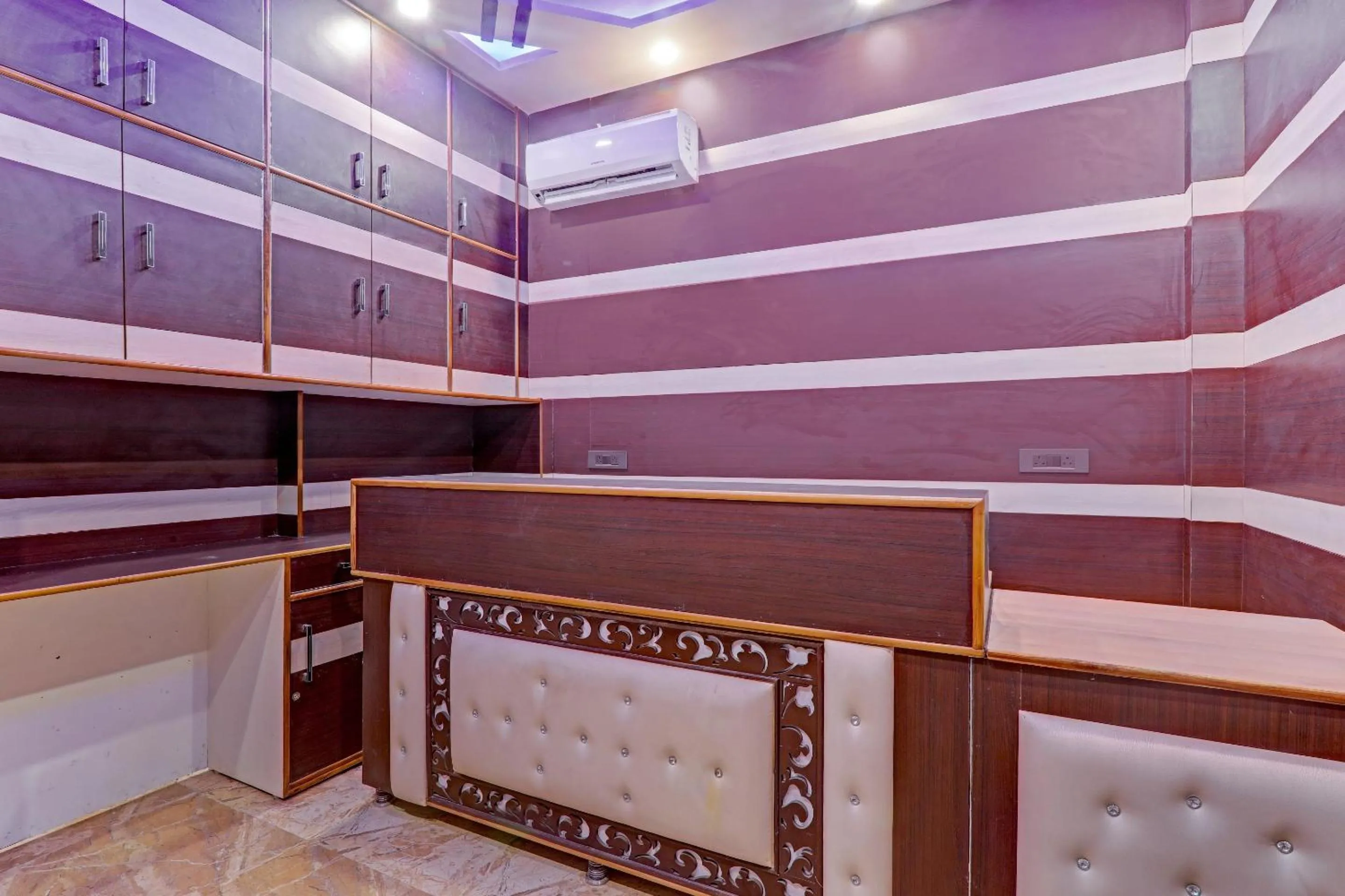 Lobby or reception in Super Townhouse Riddhi Residency