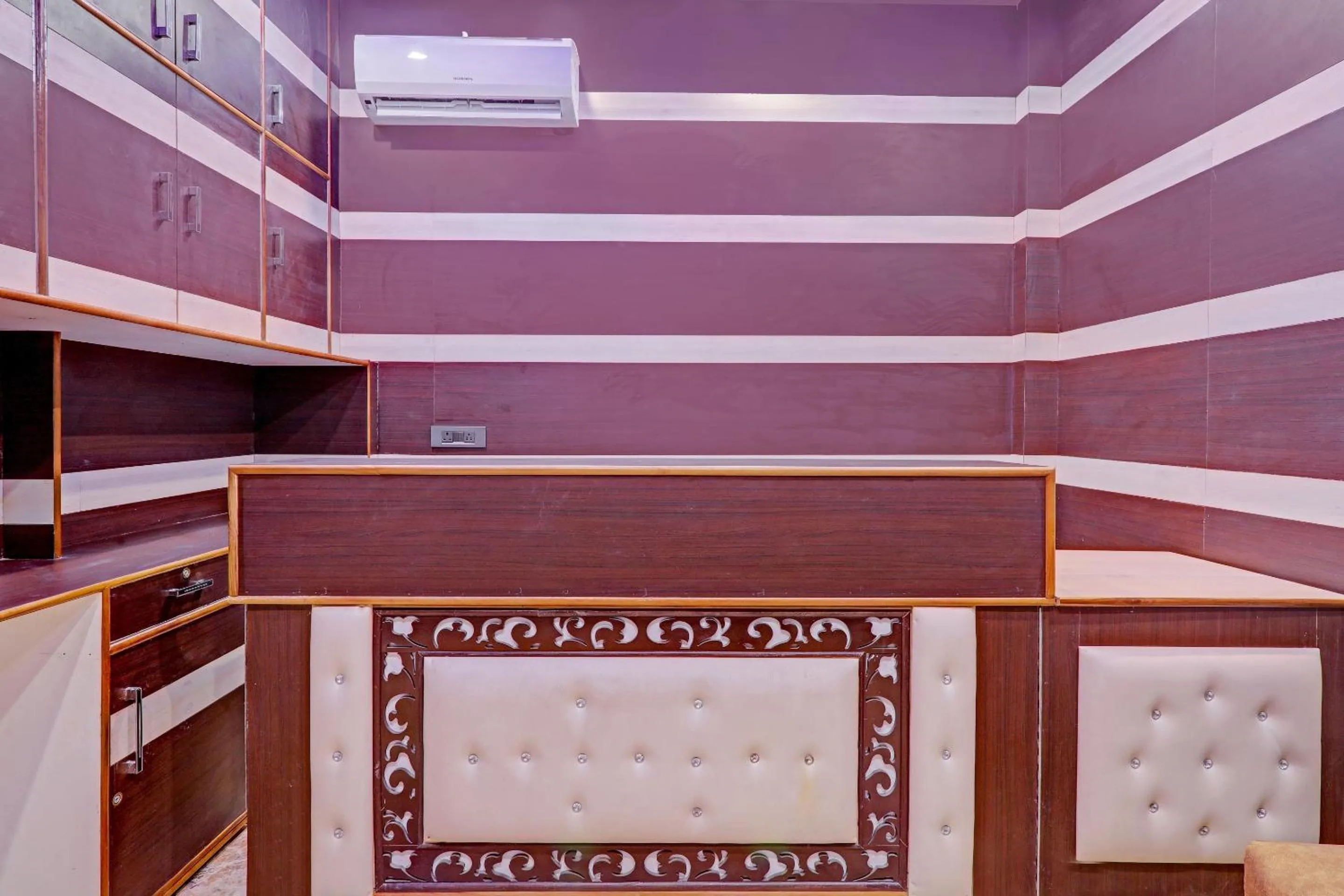 Lobby or reception in Super Townhouse Riddhi Residency