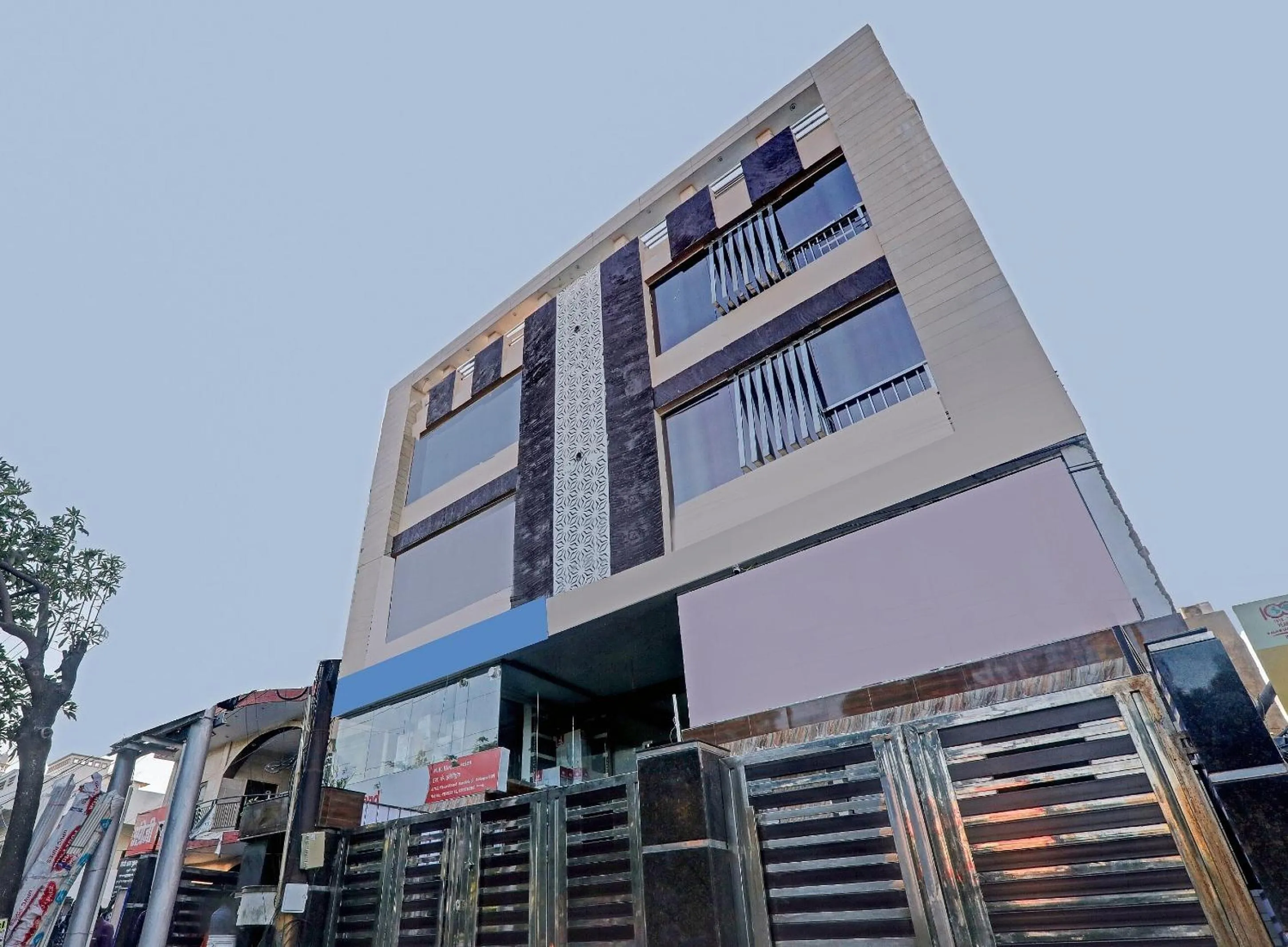 Facade/entrance in Super Townhouse Riddhi Residency