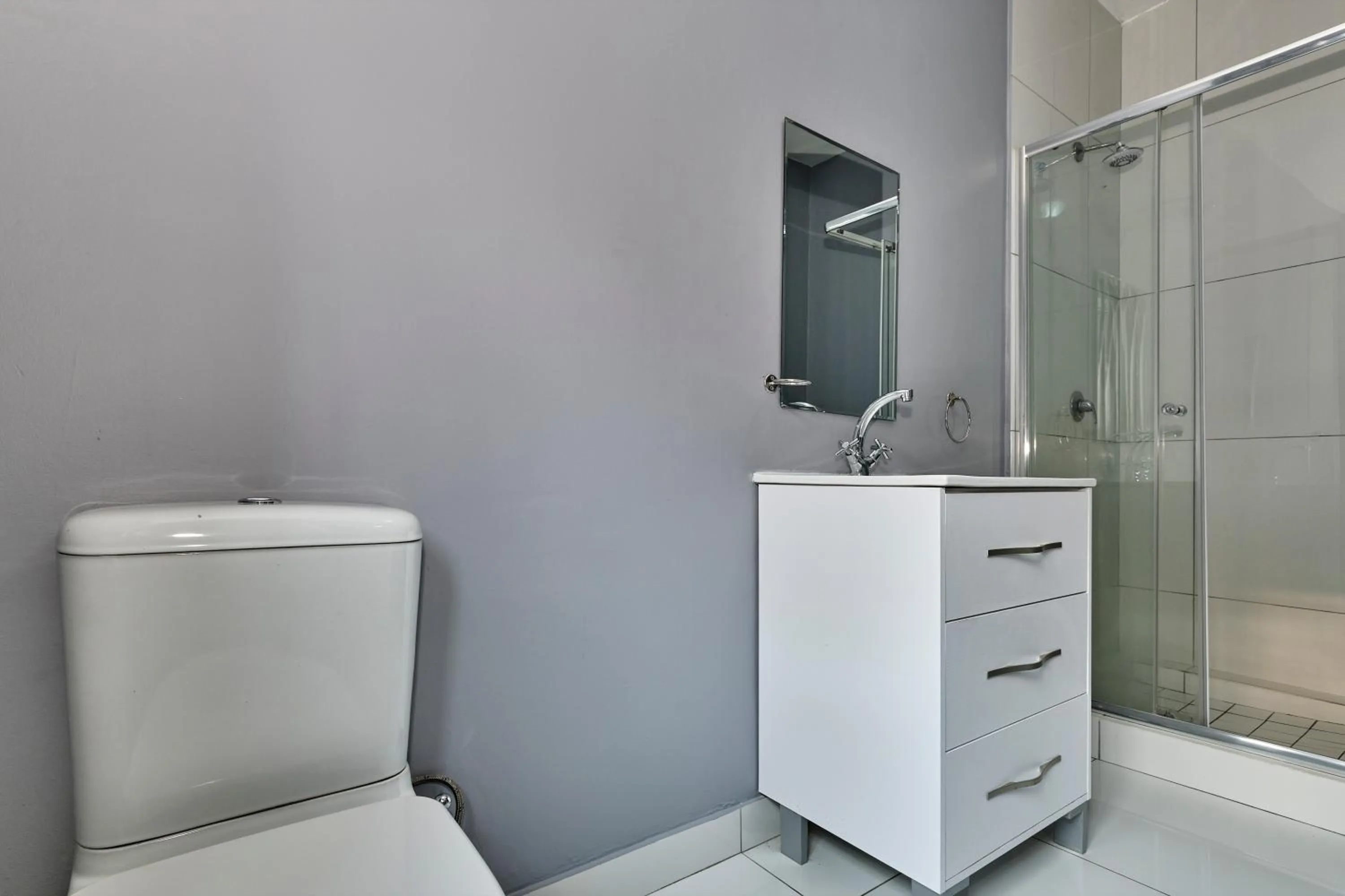 Bathroom in Inn & Out Sandton