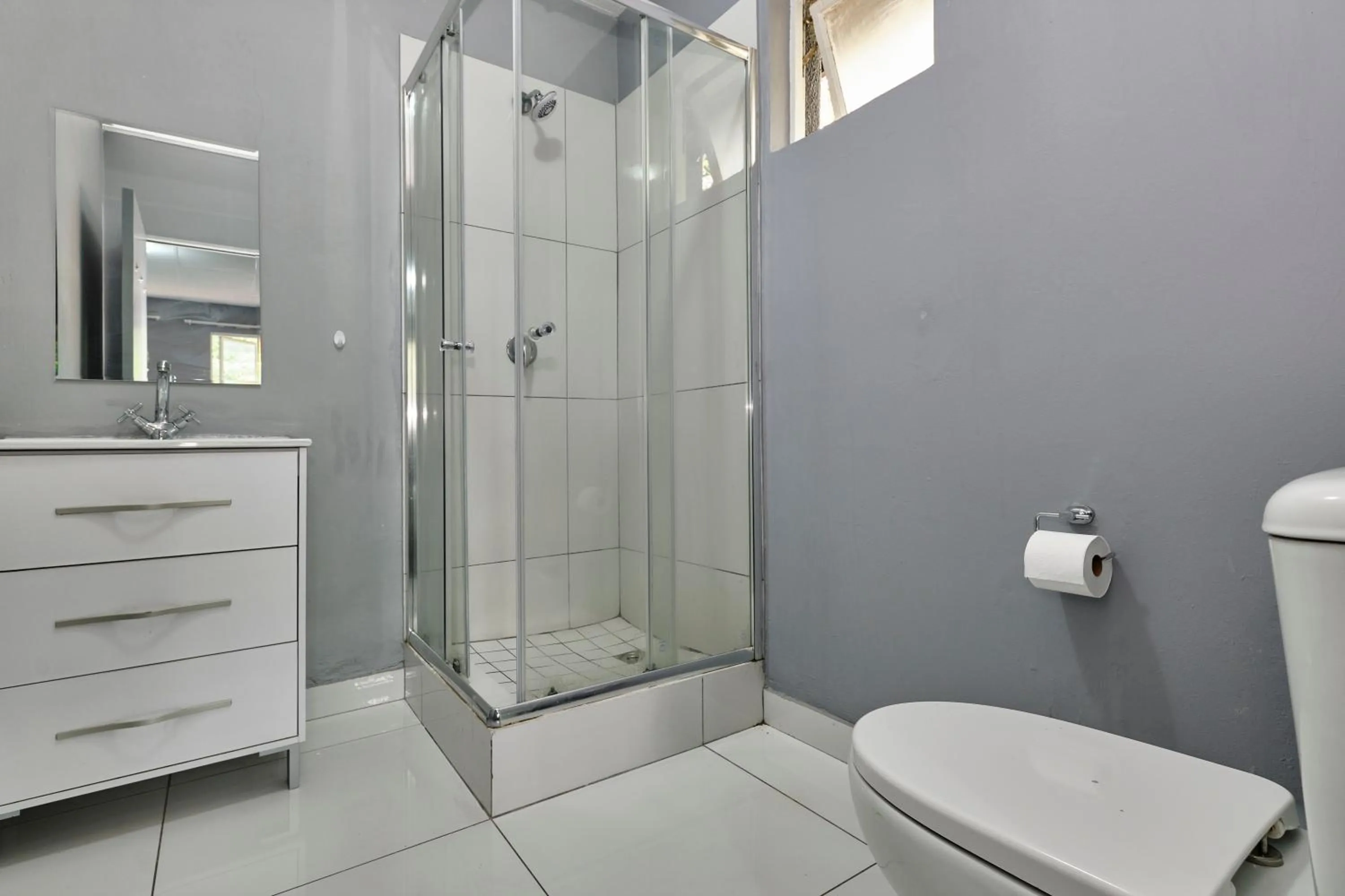 Shower in Inn & Out Sandton