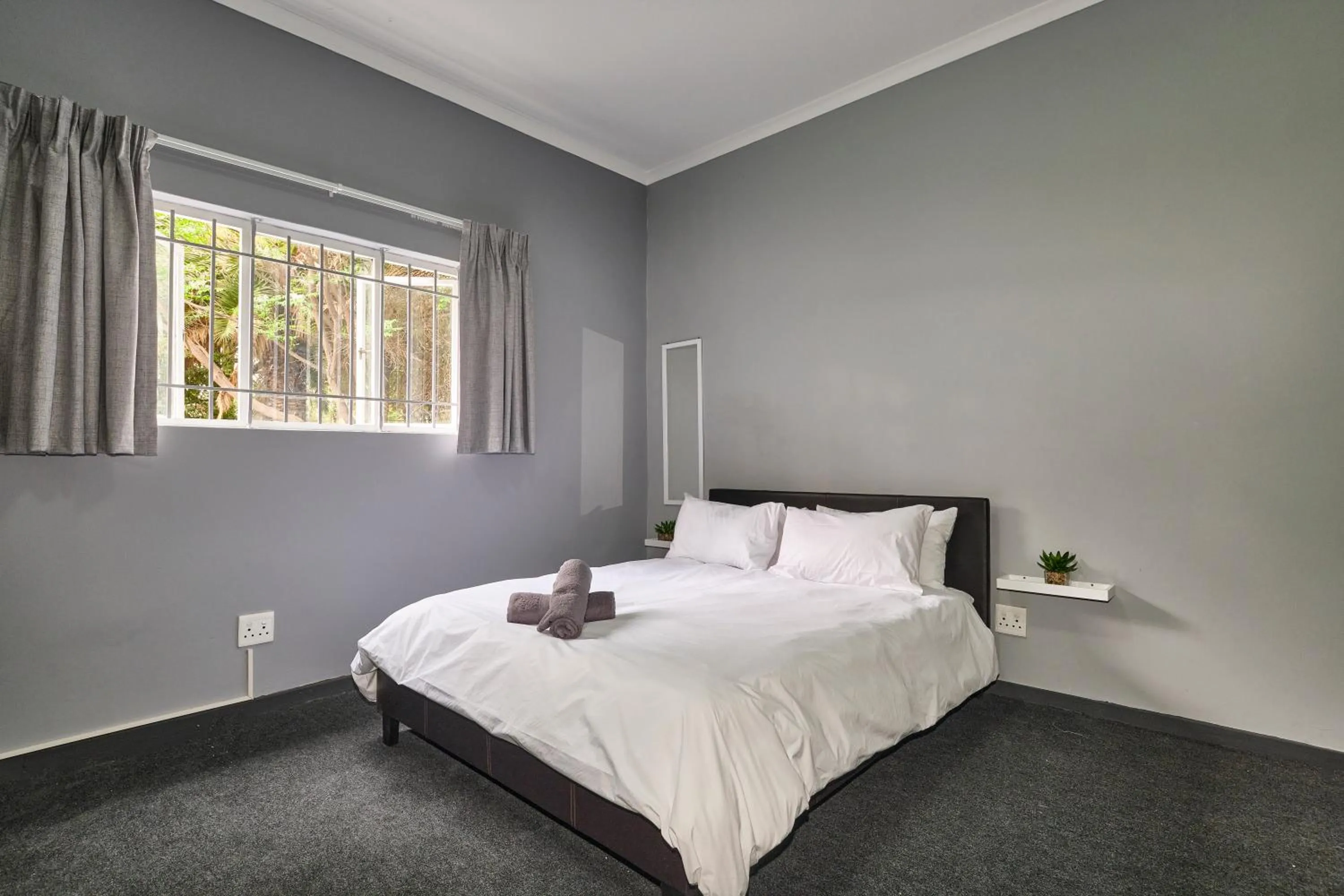 Bed in Inn & Out Sandton