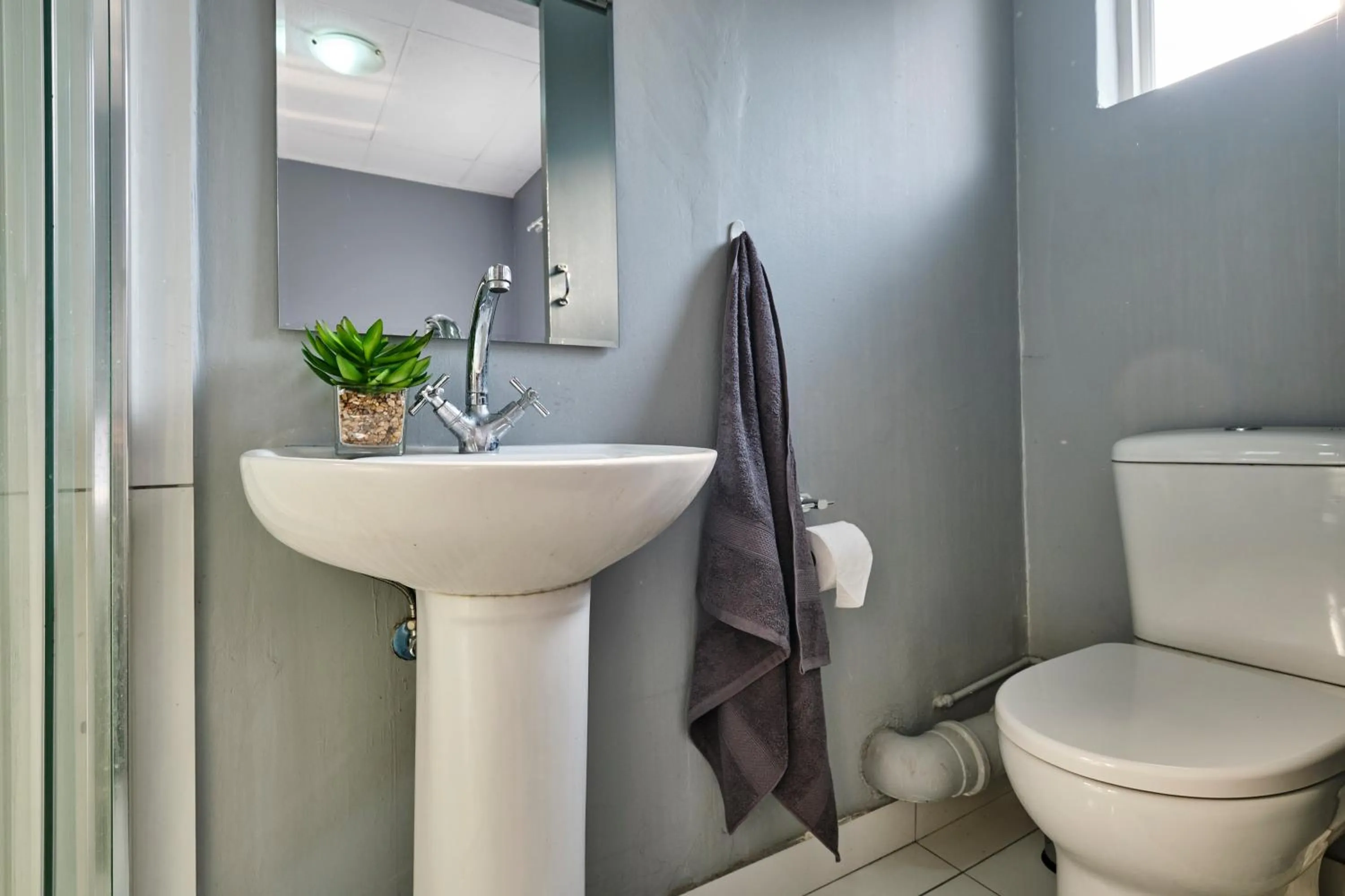 Bathroom in Inn & Out Sandton