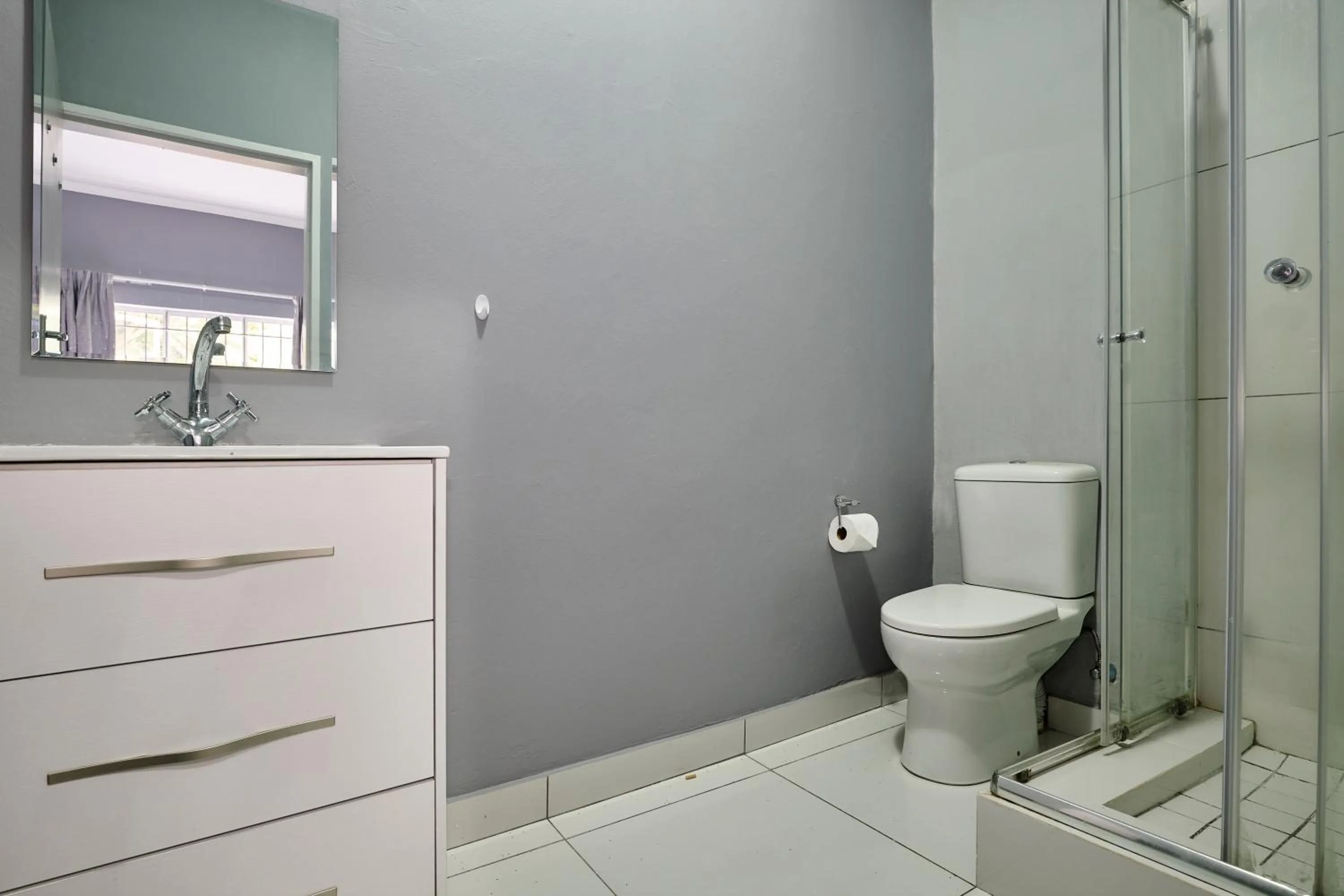 Bathroom in Inn & Out Sandton