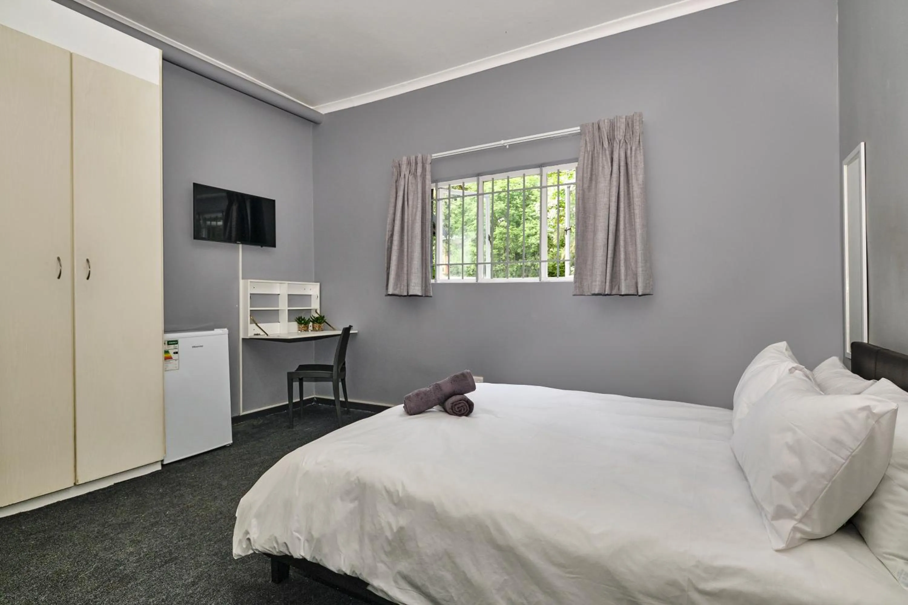 TV and multimedia, Bed in Inn & Out Sandton