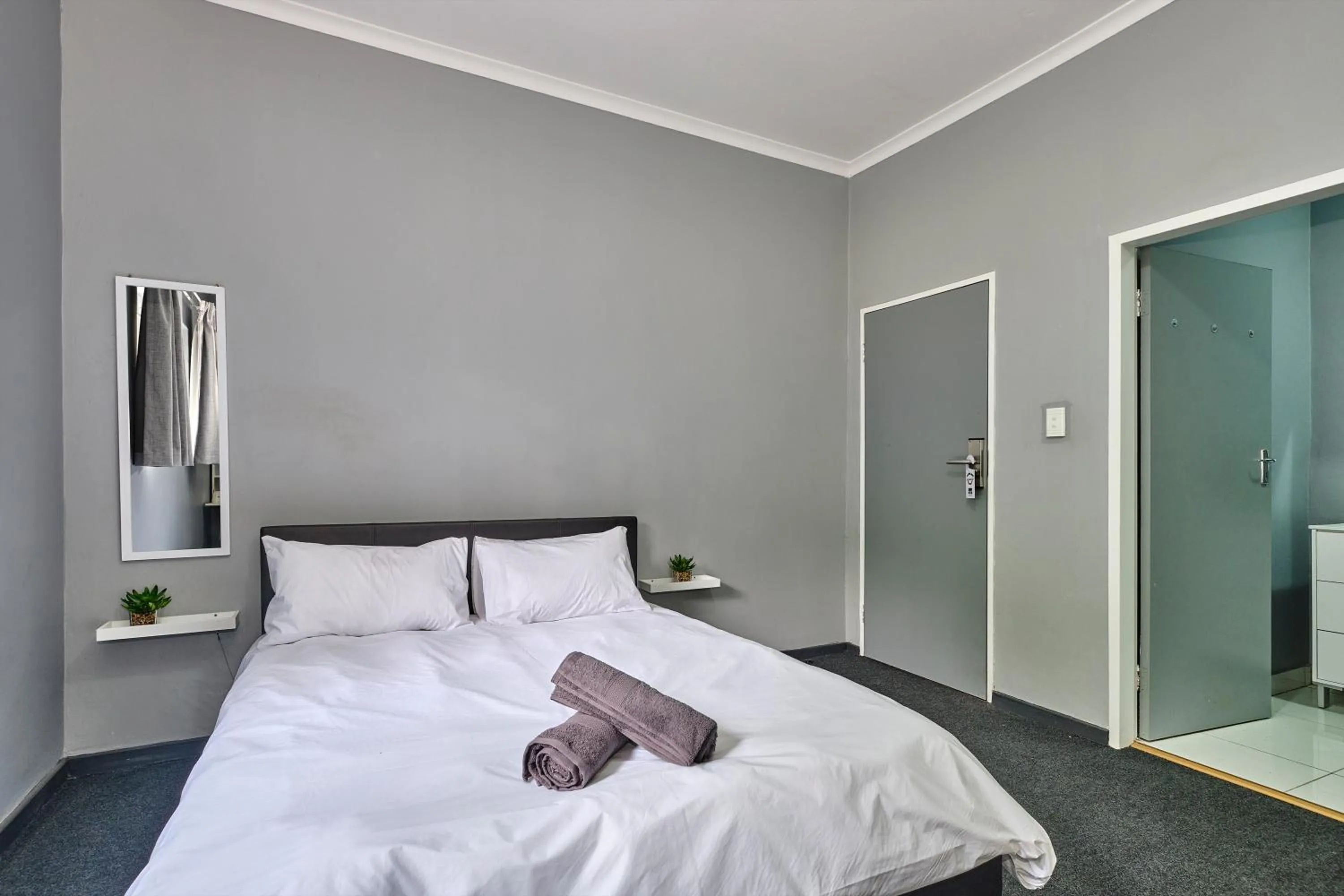 Bed in Inn & Out Sandton